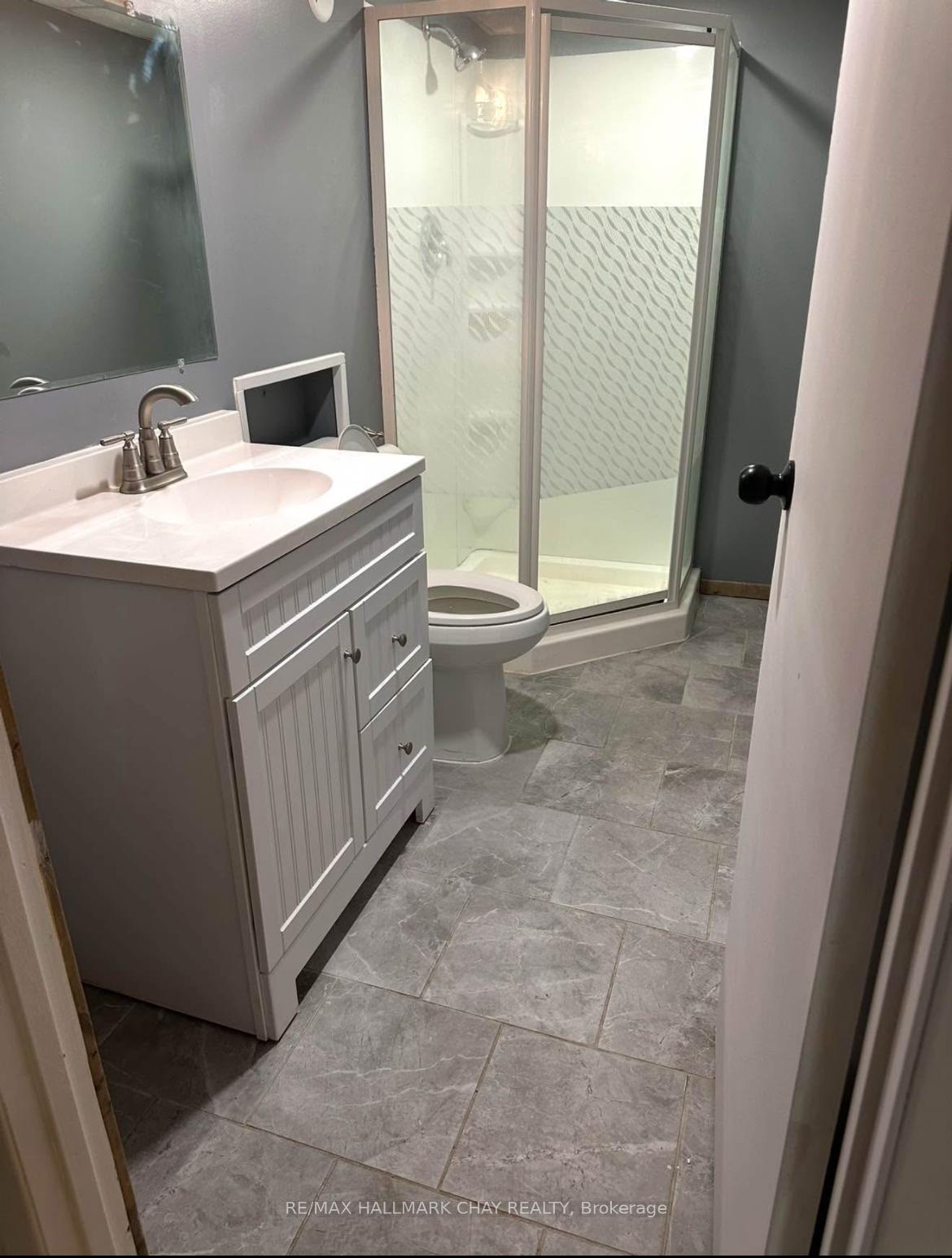 Photo 15 of 35 Kipling Place, Barrie, Letitia Heights — HOMEH
