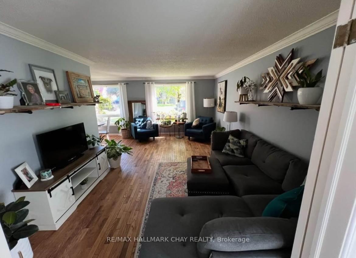 Photo 18 of 35 Kipling Place, Barrie, Letitia Heights — HOMEH