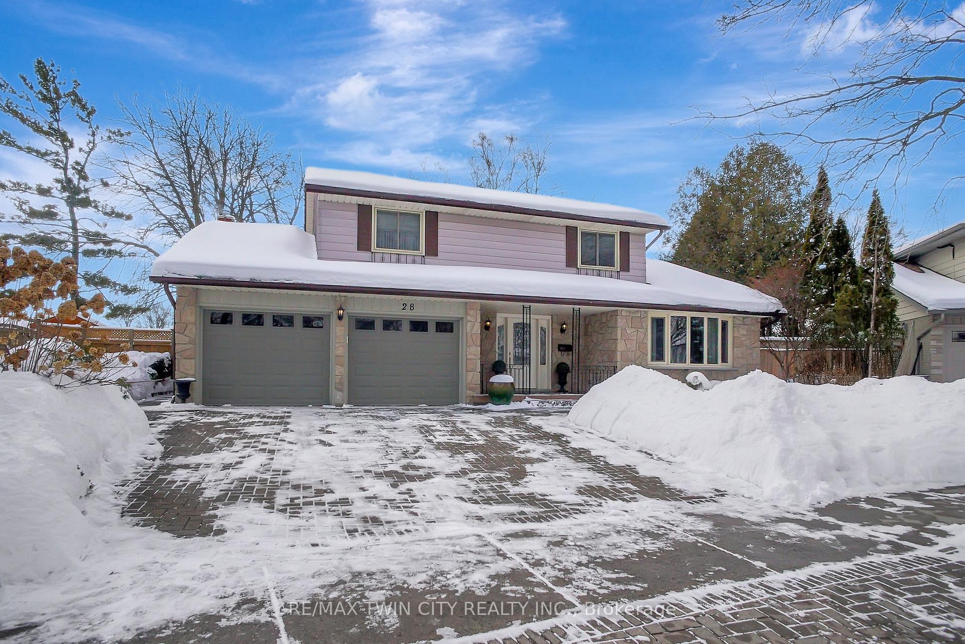 Front of 28 Upper Canada Place