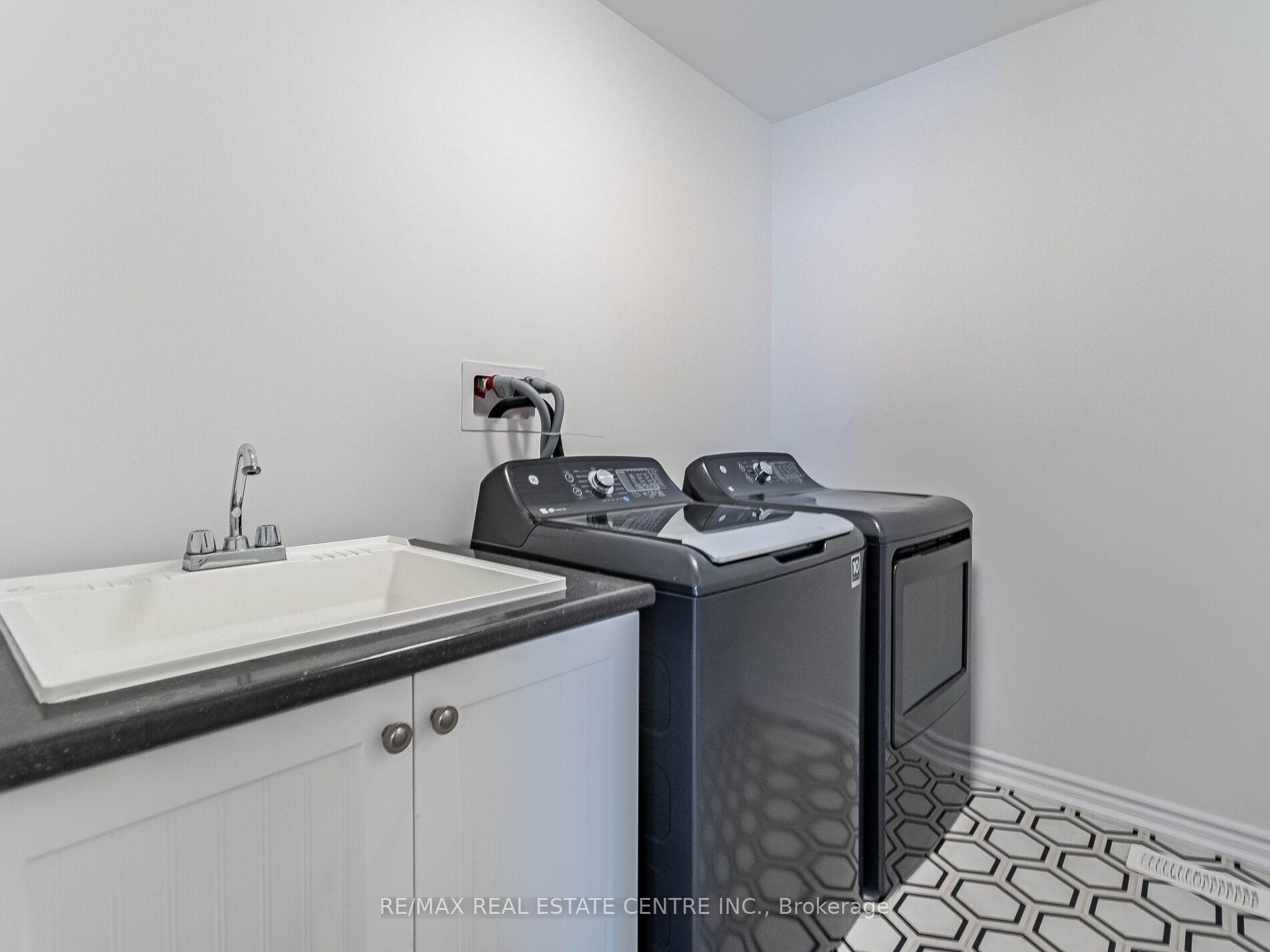 Photo 33 of 71 Routley Street, Kitchener — HOMEH
