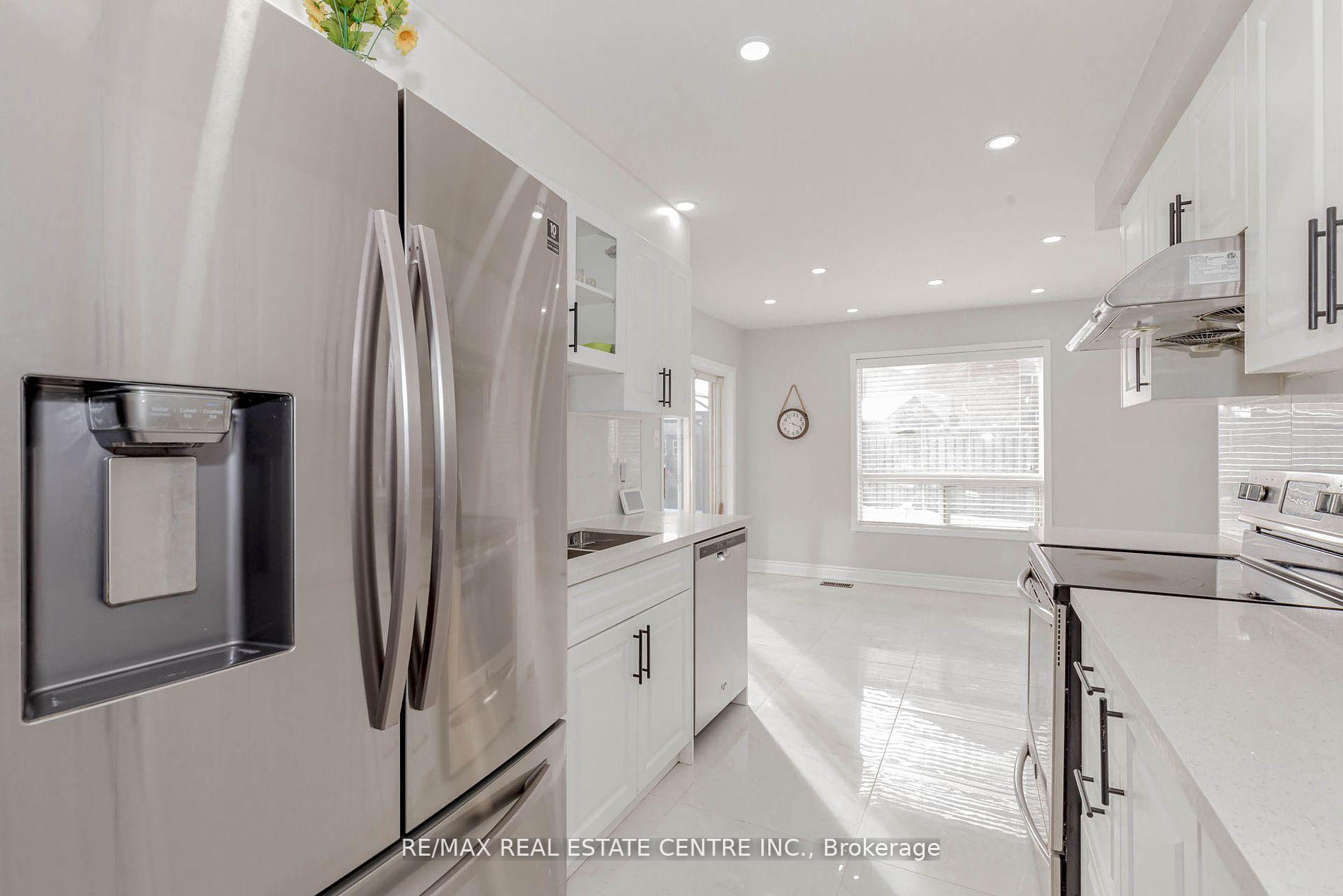 Photo 6 of 12 Tregate Crescent W, Brampton, Fletcher's Meadow — HOMEH