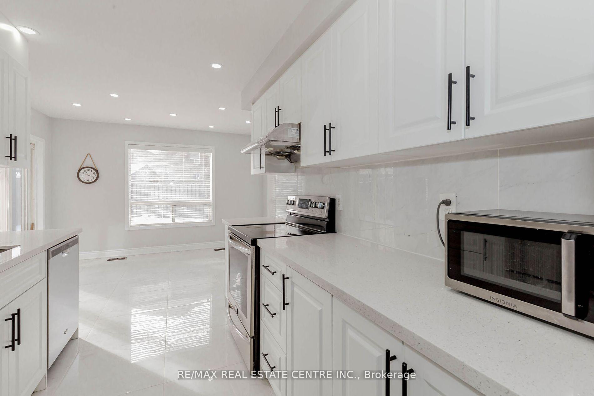 Photo 21 of 12 Tregate Crescent W, Brampton, Fletcher's Meadow — HOMEH