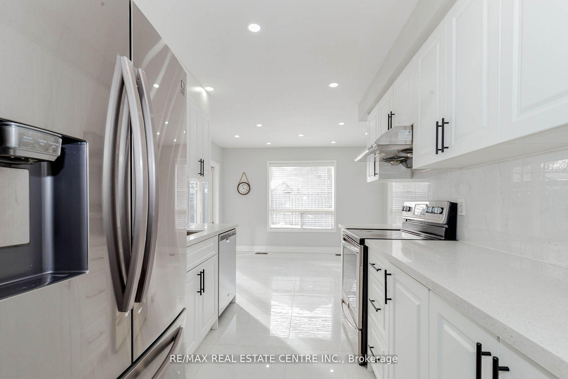 Photo 19 of 12 Tregate Crescent W, Brampton, Fletcher's Meadow — HOMEH