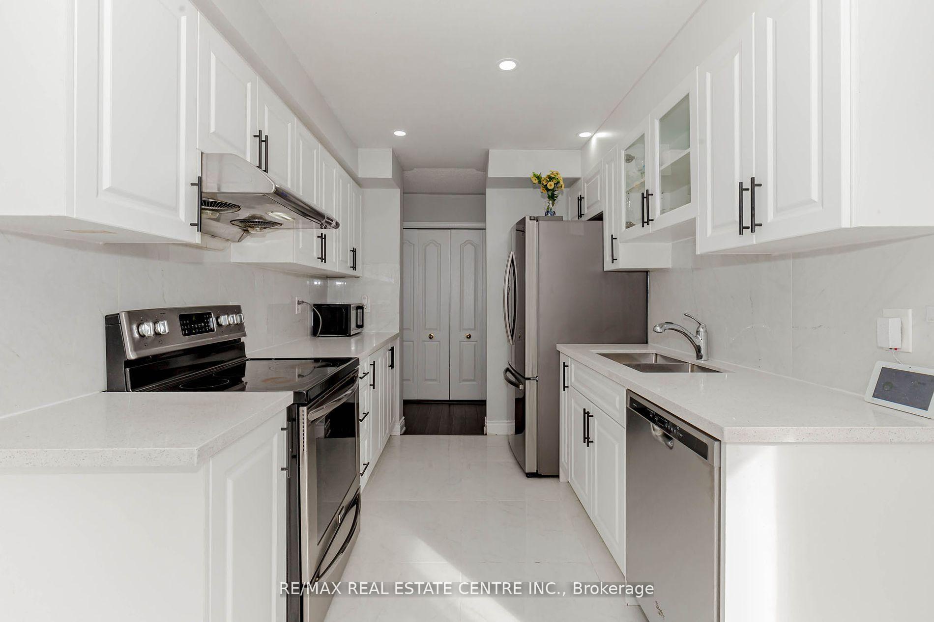Photo 40 of 12 Tregate Crescent W, Brampton, Fletcher's Meadow — HOMEH