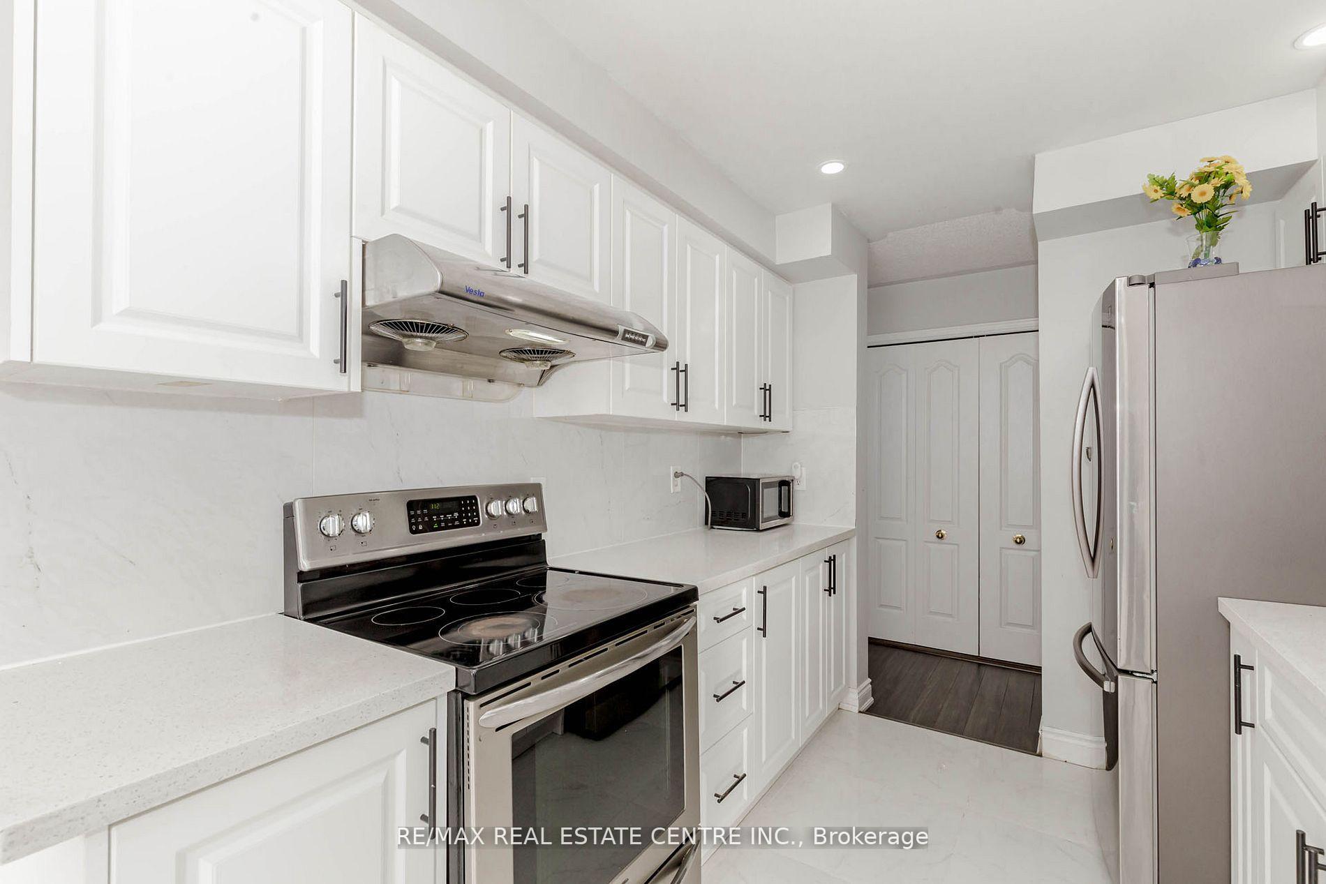 Photo 26 of 12 Tregate Crescent W, Brampton, Fletcher's Meadow — HOMEH