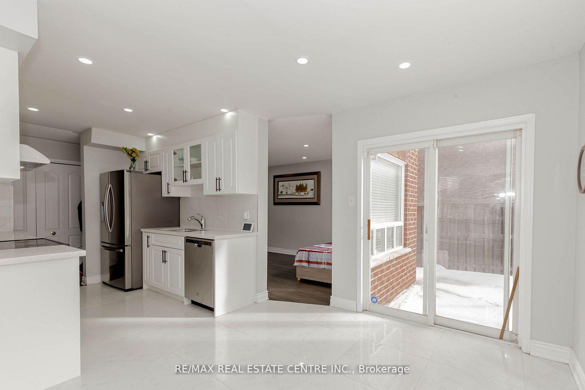 Photo 7 of 12 Tregate Crescent W, Brampton, Fletcher's Meadow — HOMEH