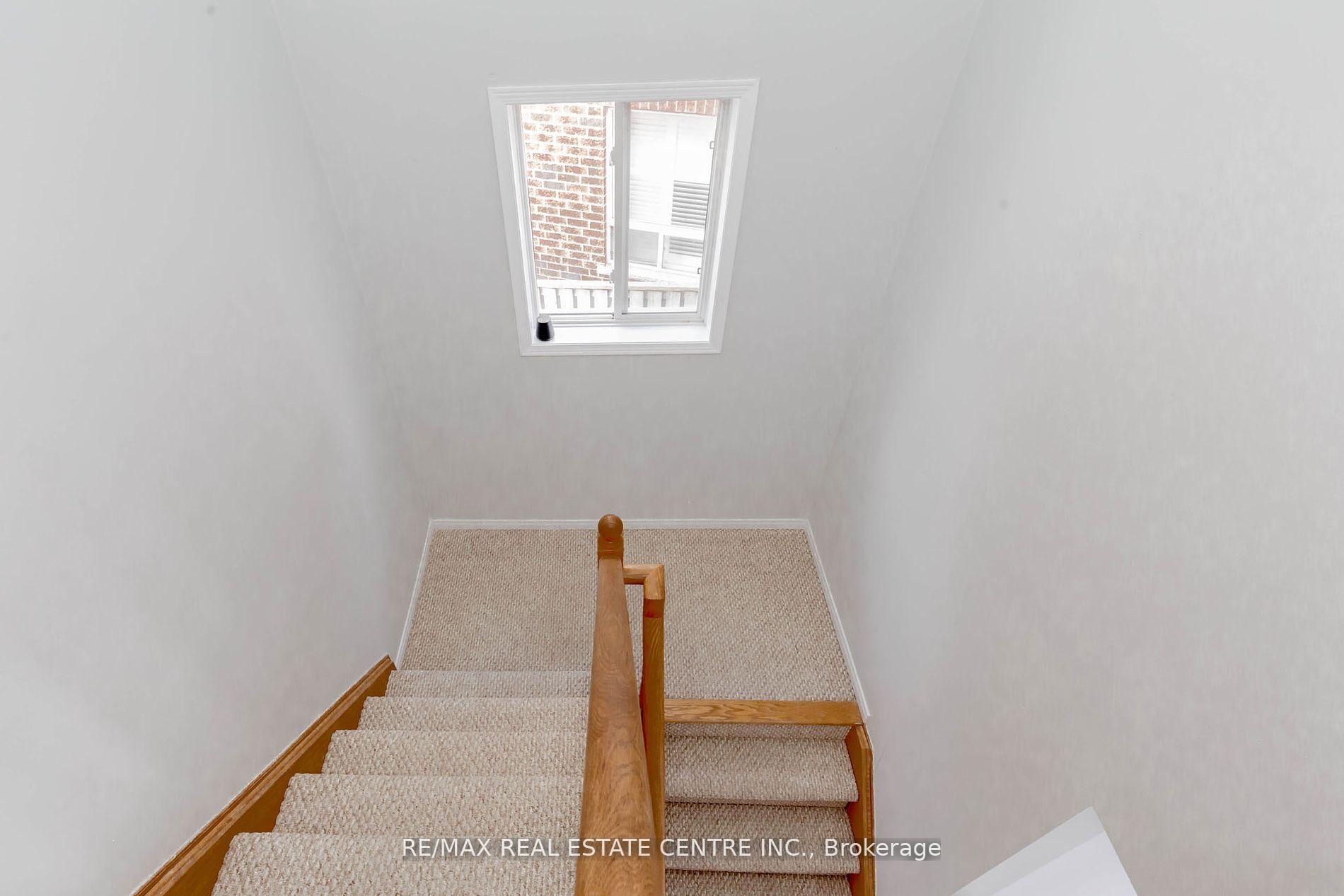 Photo 29 of 12 Tregate Crescent W, Brampton, Fletcher's Meadow — HOMEH