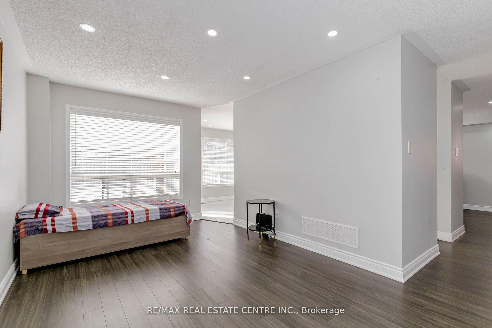 Photo 48 of 12 Tregate Crescent W, Brampton, Fletcher's Meadow — HOMEH