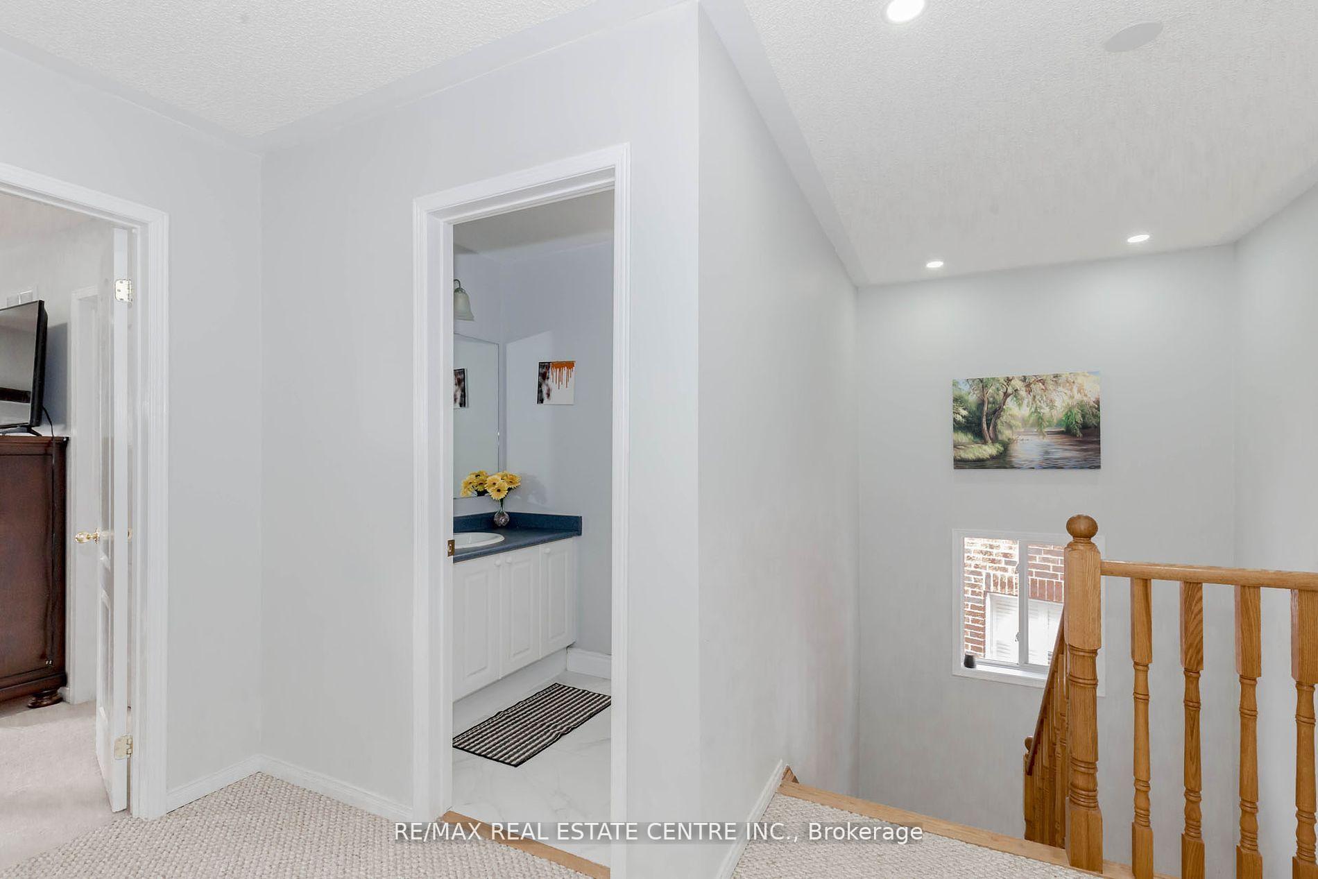Photo 18 of 12 Tregate Crescent W, Brampton, Fletcher's Meadow — HOMEH