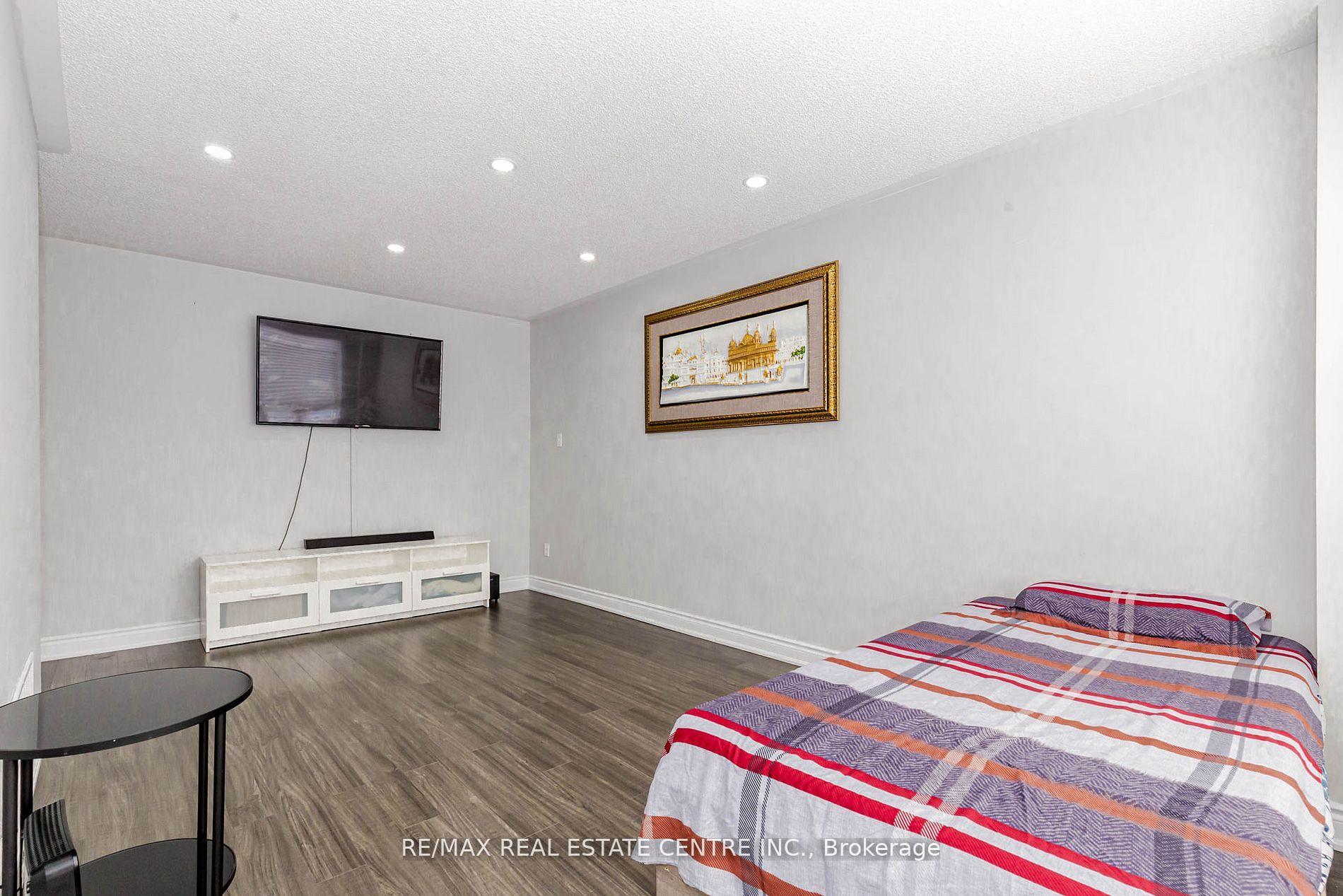 Photo 42 of 12 Tregate Crescent W, Brampton, Fletcher's Meadow — HOMEH