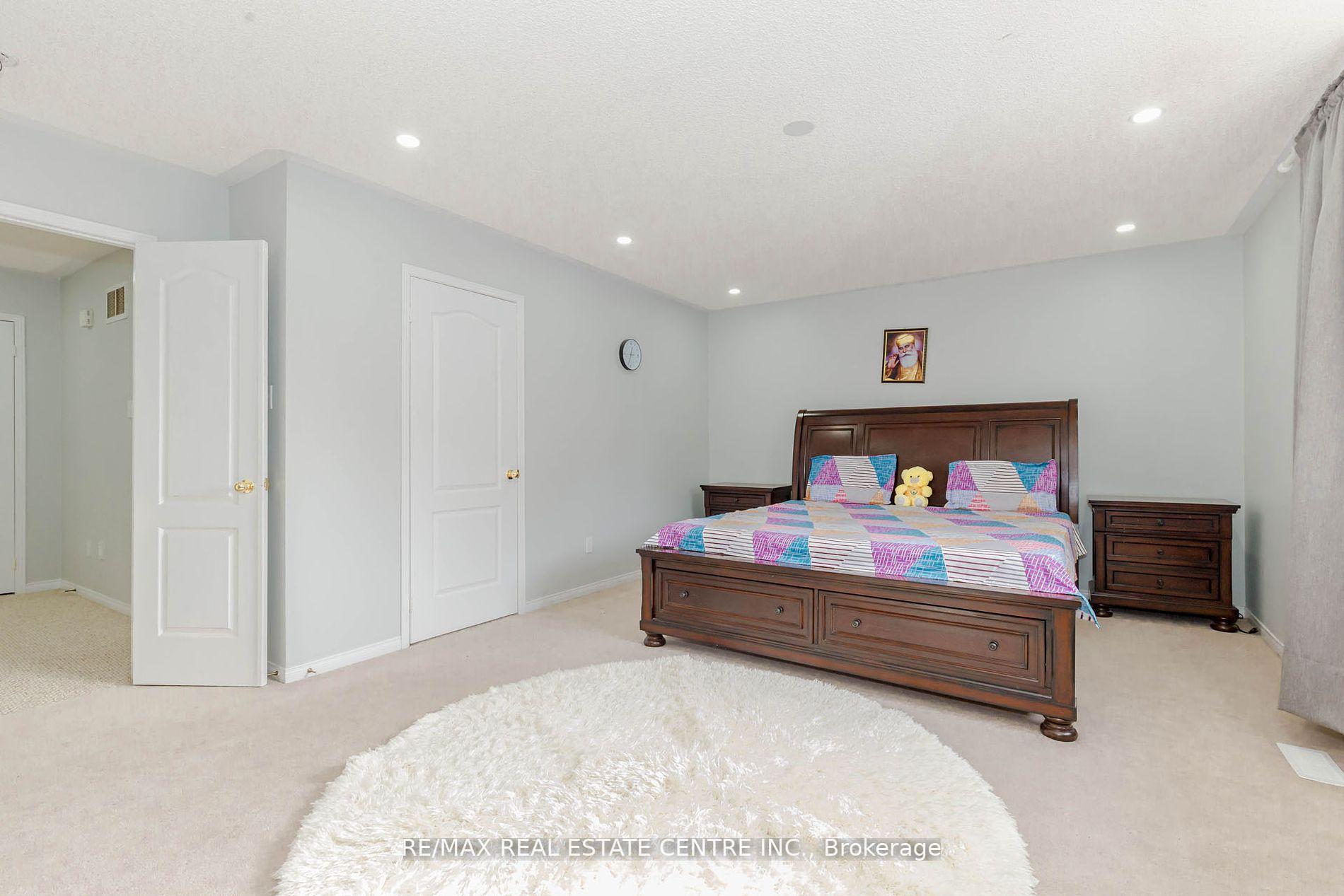 Photo 15 of 12 Tregate Crescent W, Brampton, Fletcher's Meadow — HOMEH