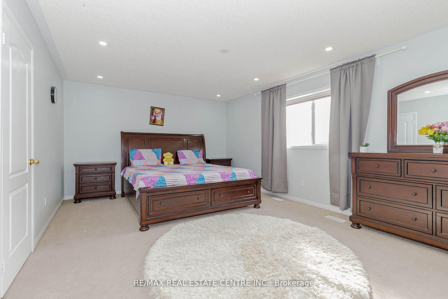 Photo 22 of 12 Tregate Crescent W, Brampton, Fletcher's Meadow — HOMEH