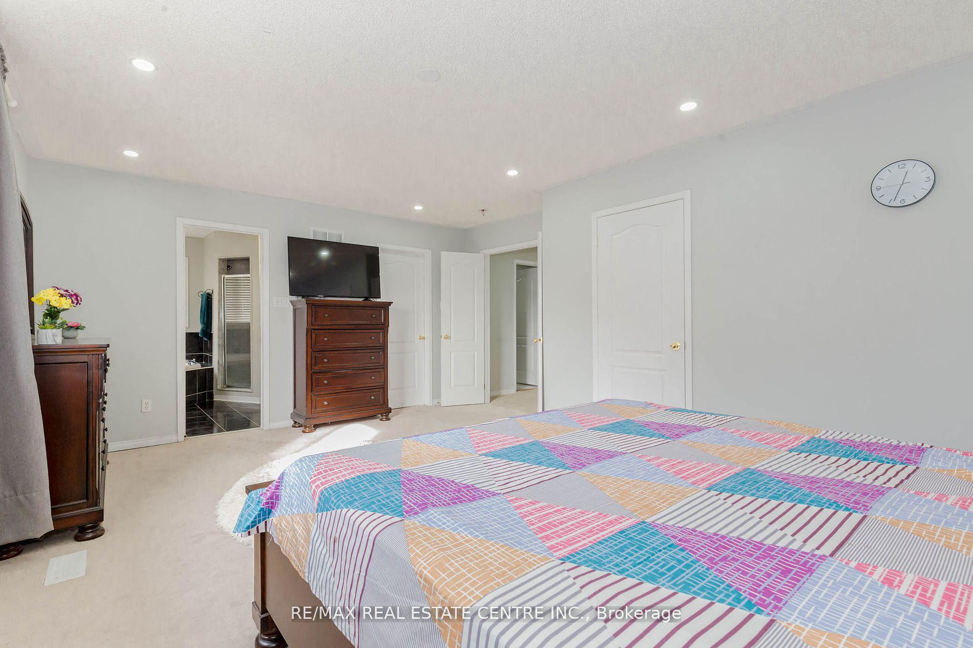 Photo 38 of 12 Tregate Crescent W, Brampton, Fletcher's Meadow — HOMEH