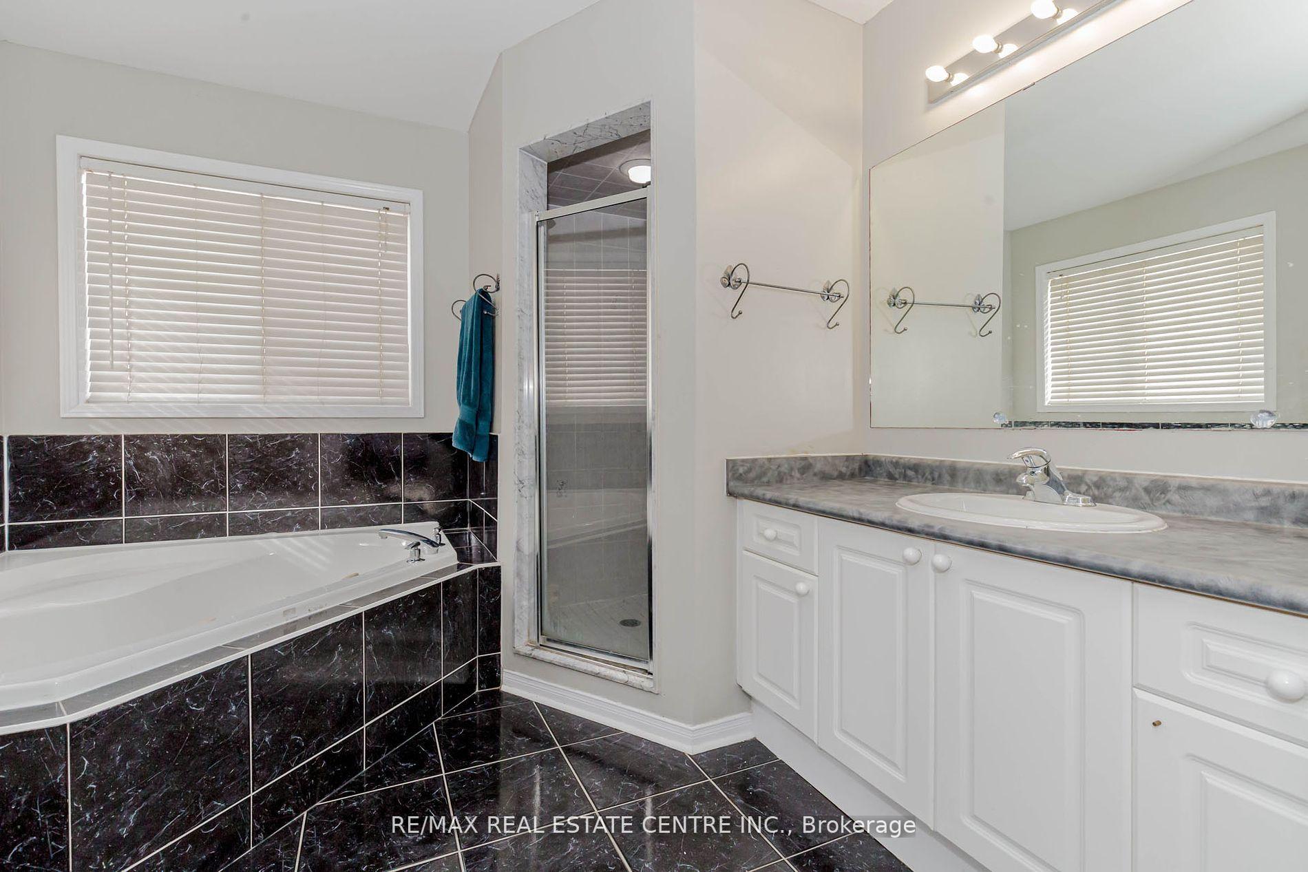 Photo 37 of 12 Tregate Crescent W, Brampton, Fletcher's Meadow — HOMEH