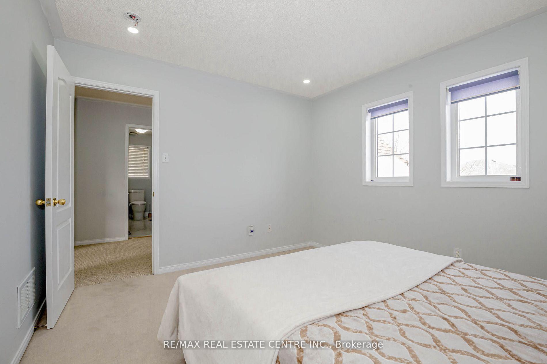 Photo 30 of 12 Tregate Crescent W, Brampton, Fletcher's Meadow — HOMEH