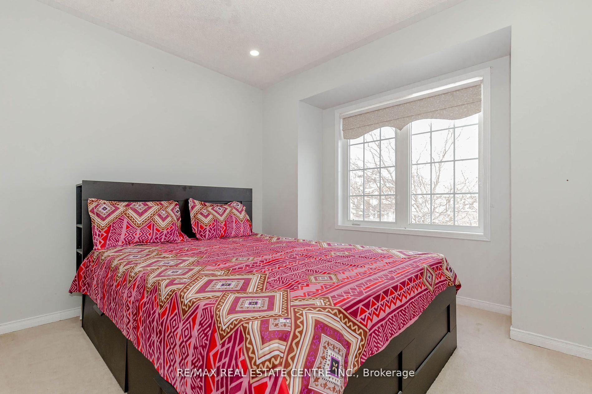 Photo 25 of 12 Tregate Crescent W, Brampton, Fletcher's Meadow — HOMEH