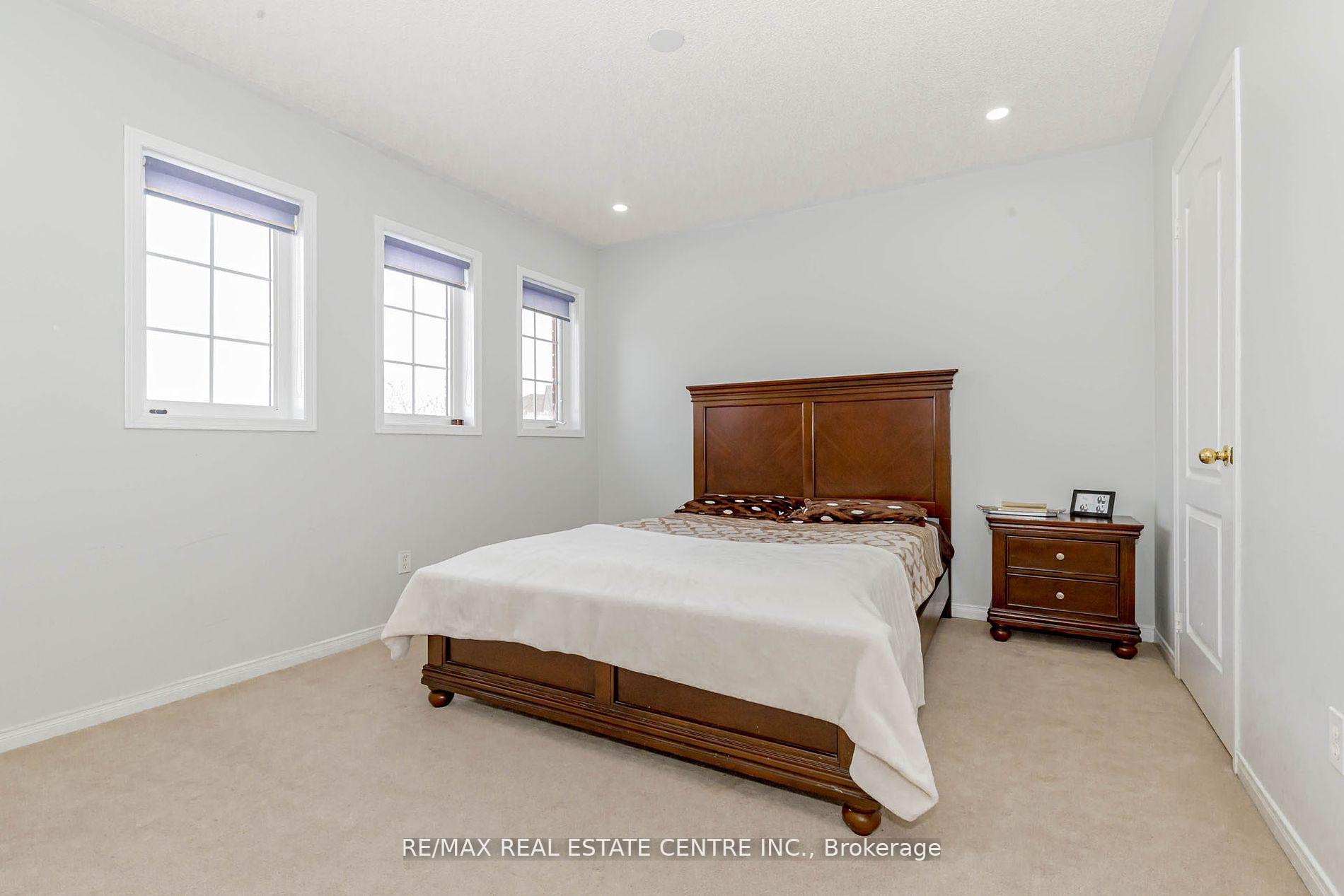 Photo 28 of 12 Tregate Crescent W, Brampton, Fletcher's Meadow — HOMEH