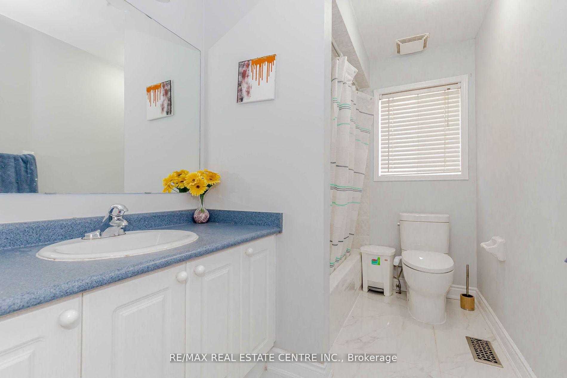 Photo 36 of 12 Tregate Crescent W, Brampton, Fletcher's Meadow — HOMEH