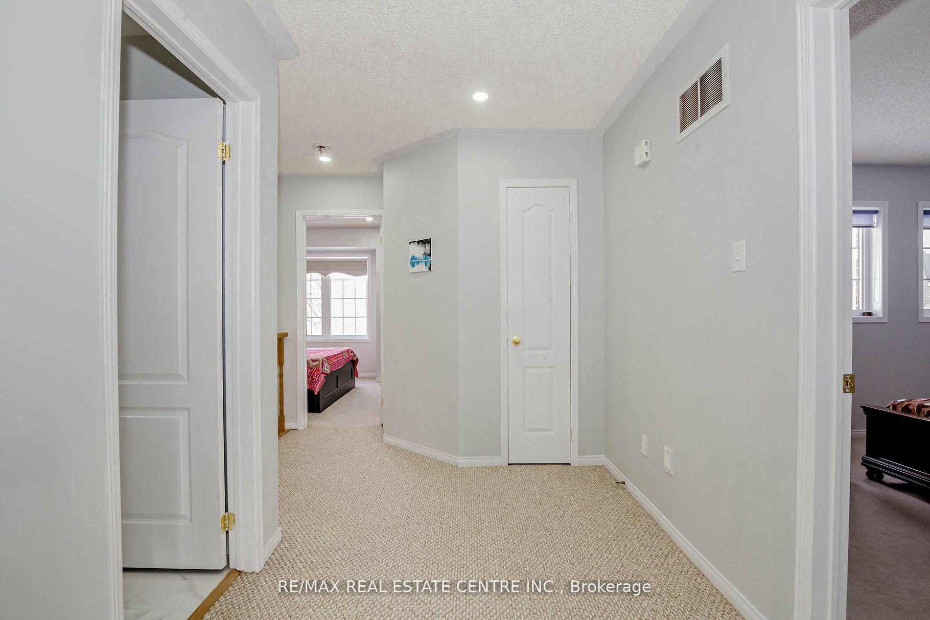 Photo 46 of 12 Tregate Crescent W, Brampton, Fletcher's Meadow — HOMEH