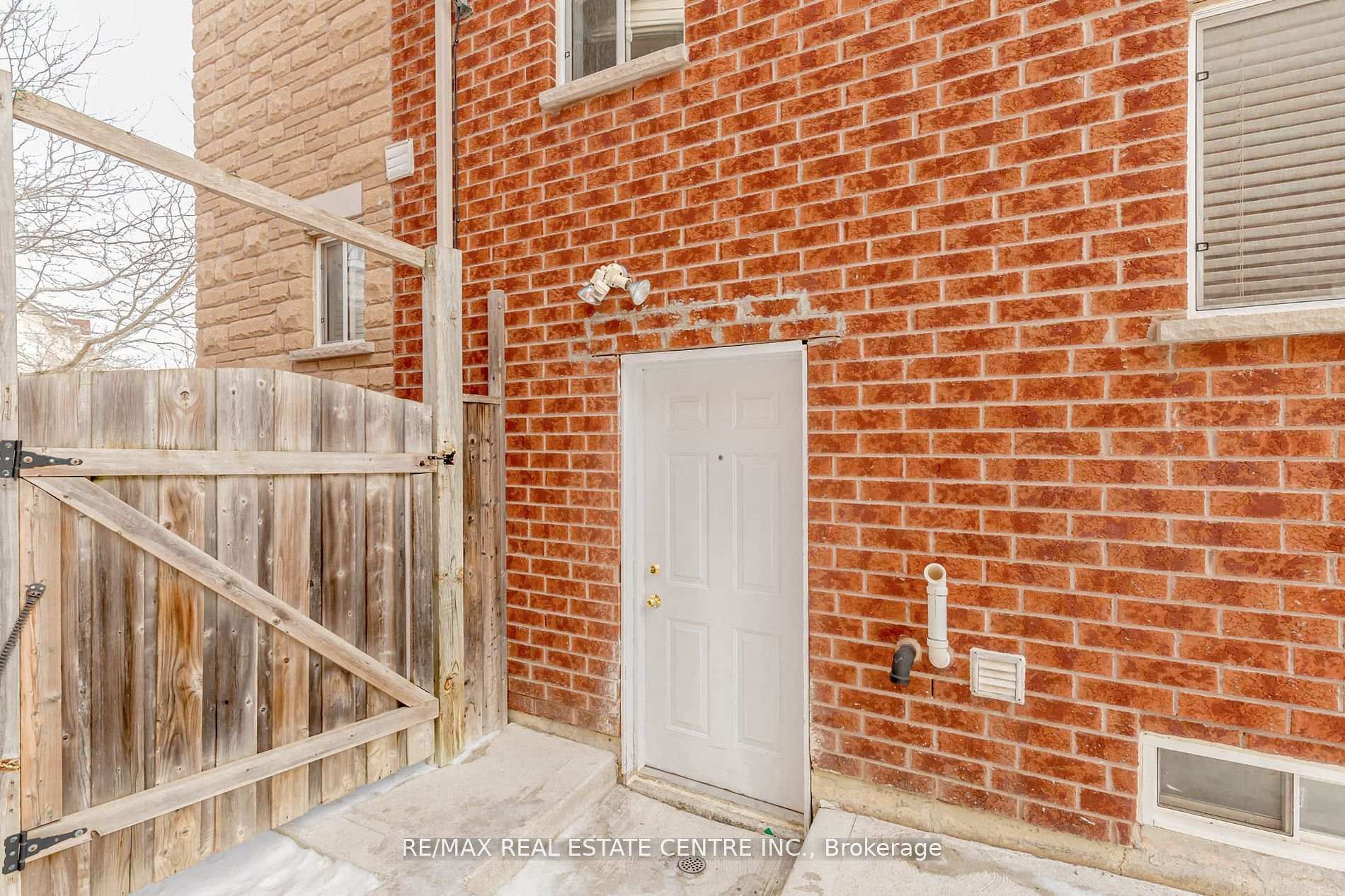 Photo 31 of 12 Tregate Crescent W, Brampton, Fletcher's Meadow — HOMEH