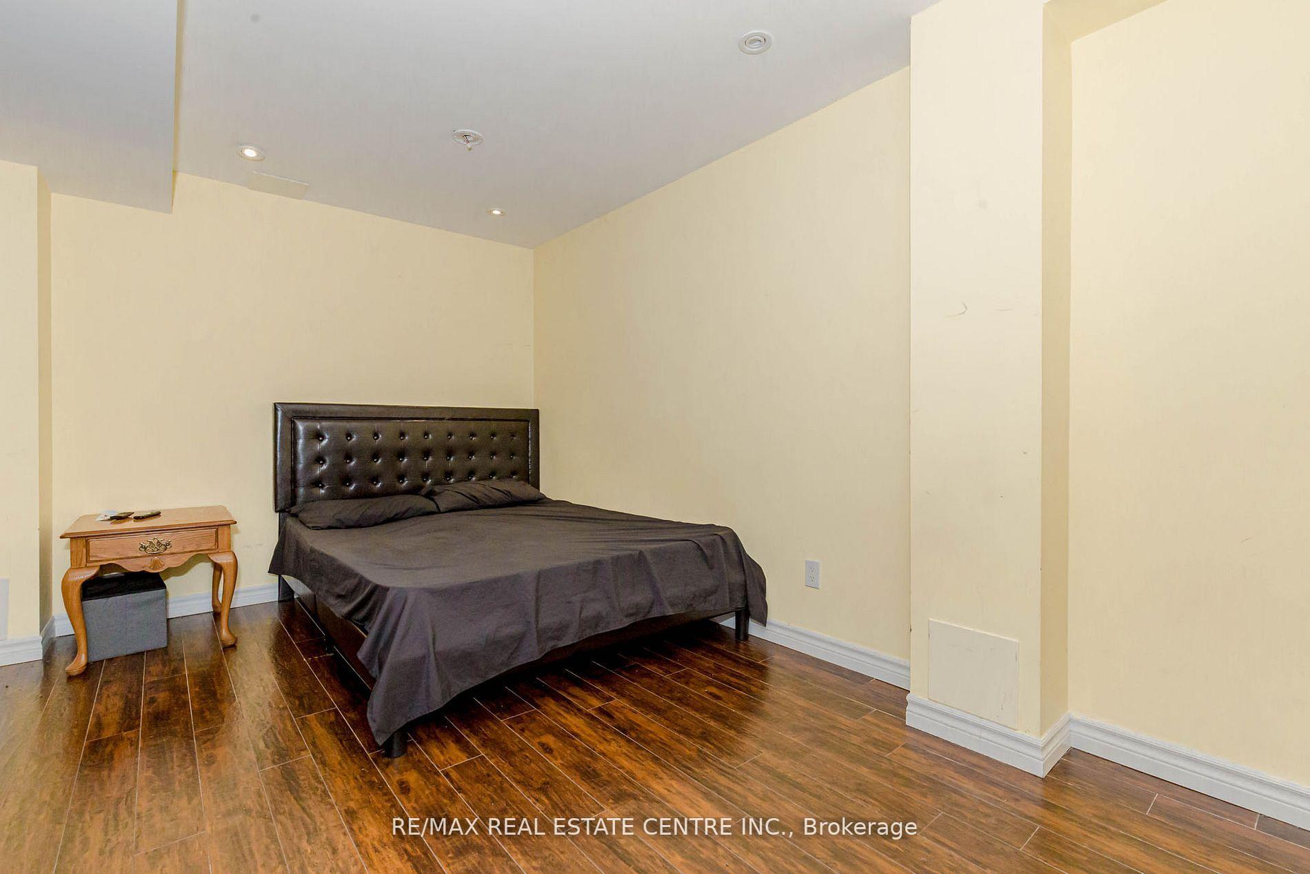 Photo 43 of 12 Tregate Crescent W, Brampton, Fletcher's Meadow — HOMEH