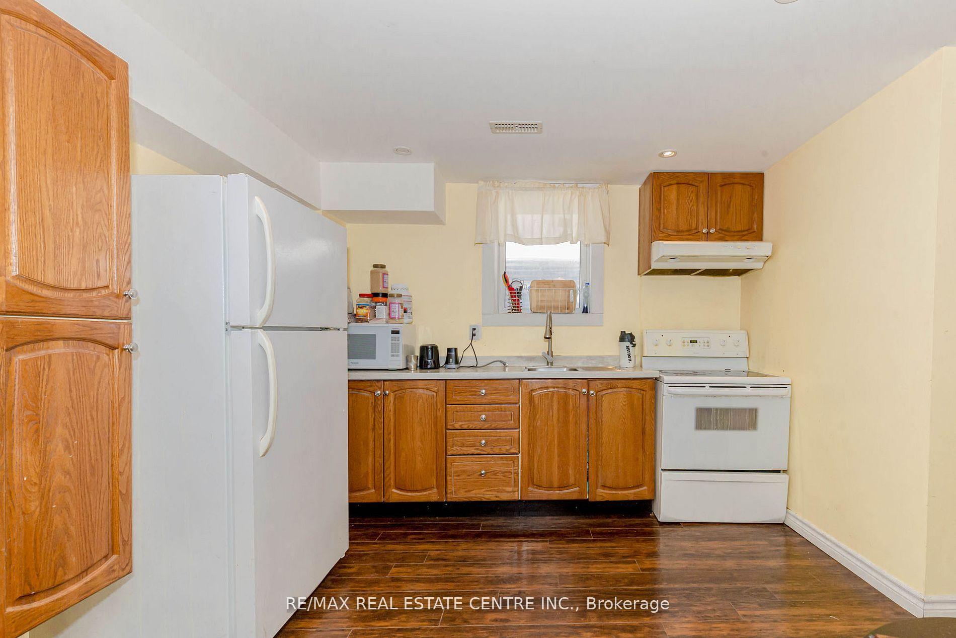 Photo 35 of 12 Tregate Crescent W, Brampton, Fletcher's Meadow — HOMEH