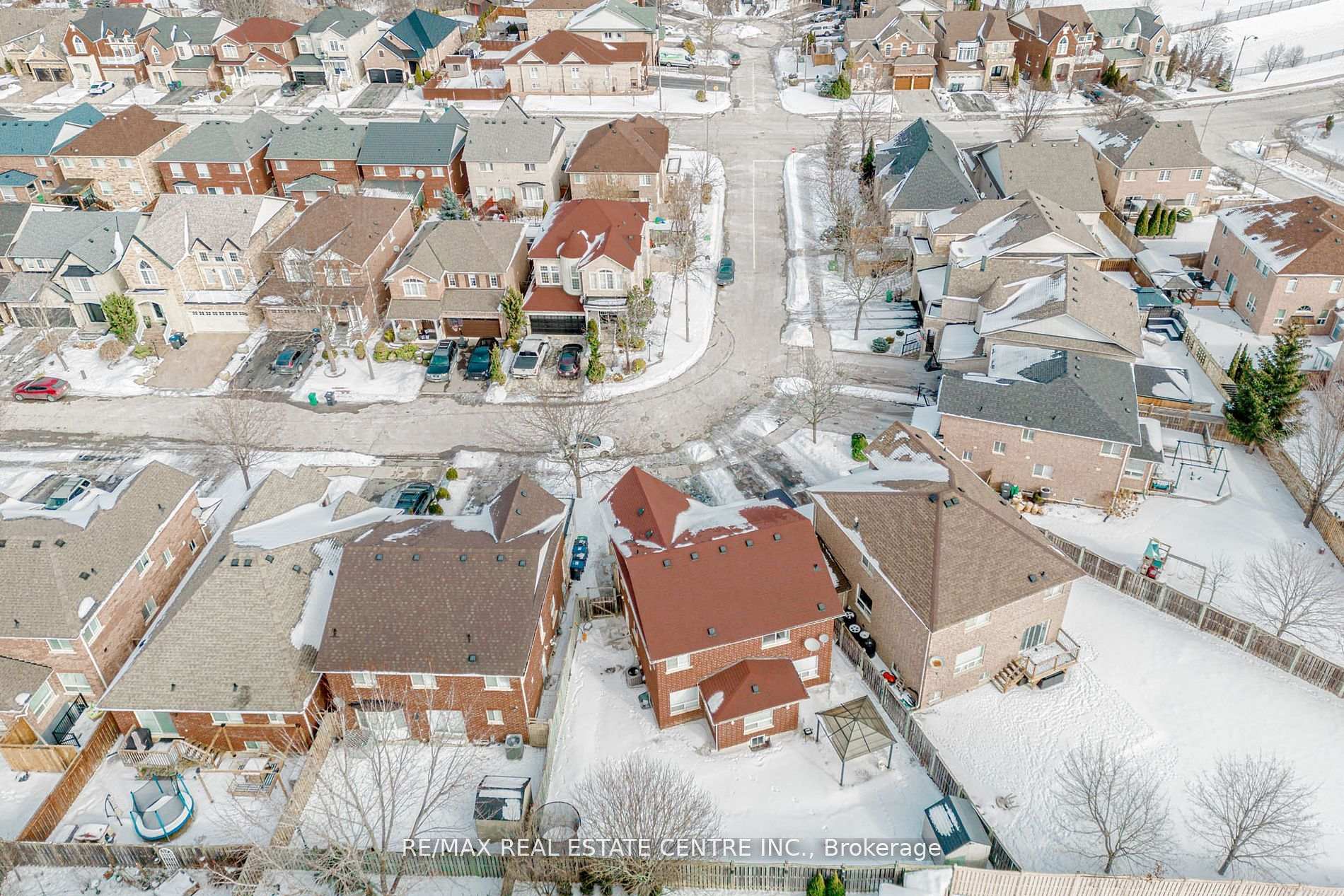 Photo 44 of 12 Tregate Crescent W, Brampton, Fletcher's Meadow — HOMEH
