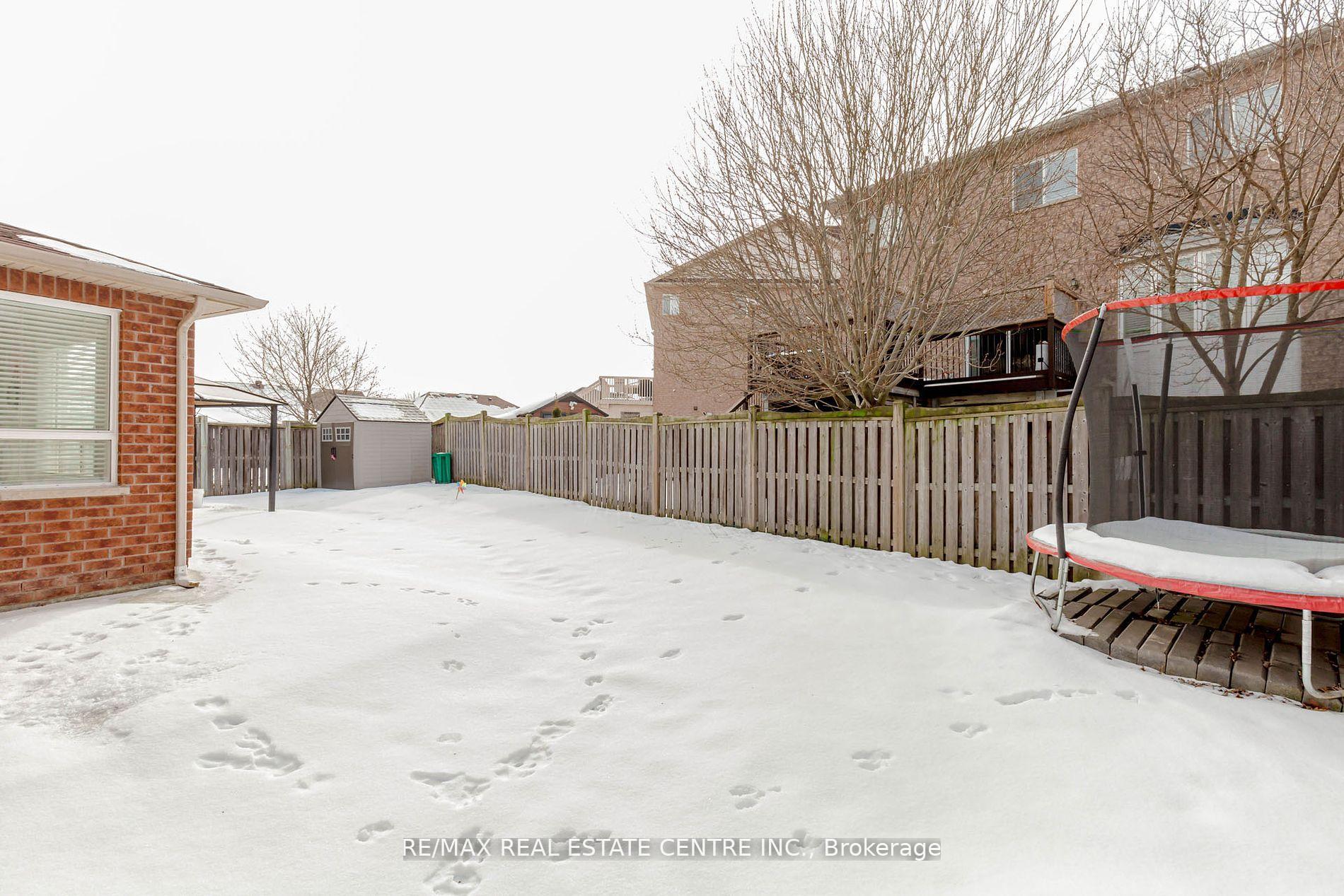 Photo 33 of 12 Tregate Crescent W, Brampton, Fletcher's Meadow — HOMEH