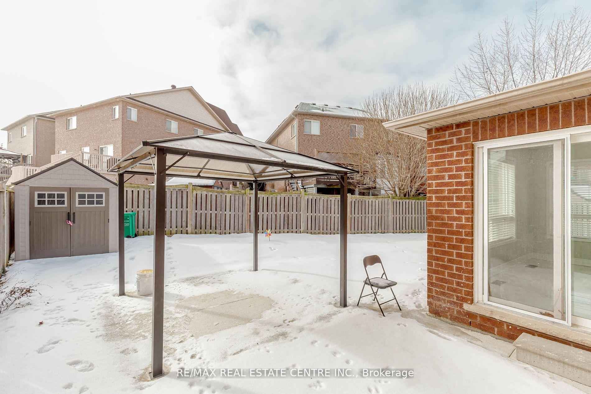 Photo 47 of 12 Tregate Crescent W, Brampton, Fletcher's Meadow — HOMEH