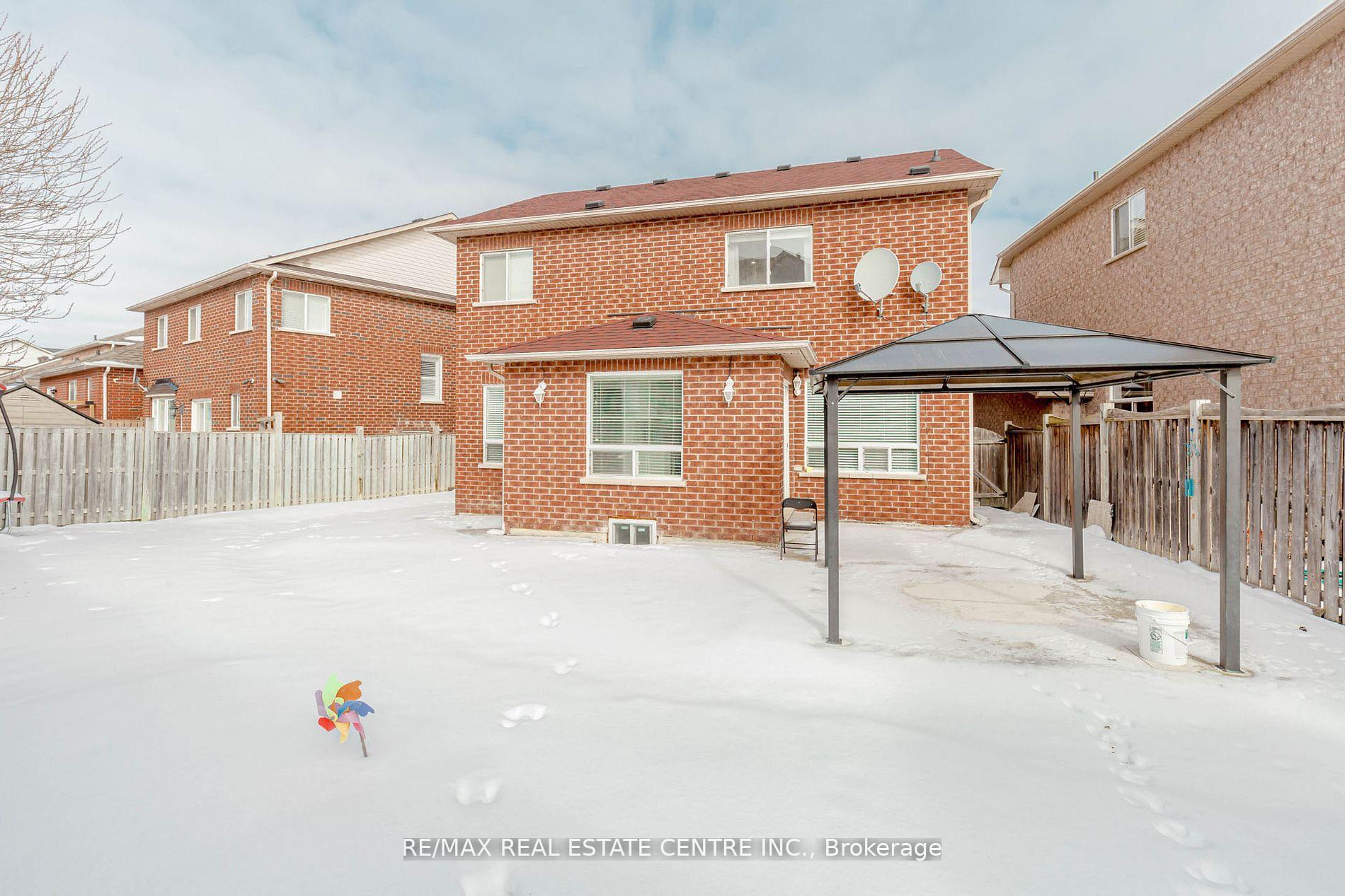 Photo 49 of 12 Tregate Crescent W, Brampton, Fletcher's Meadow — HOMEH