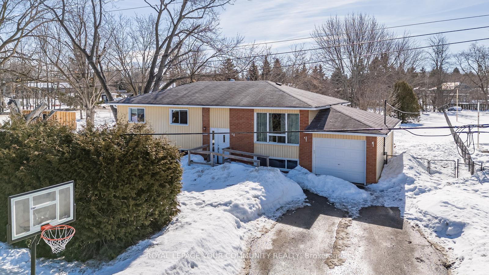 Front of 347 Lakeland Crescent