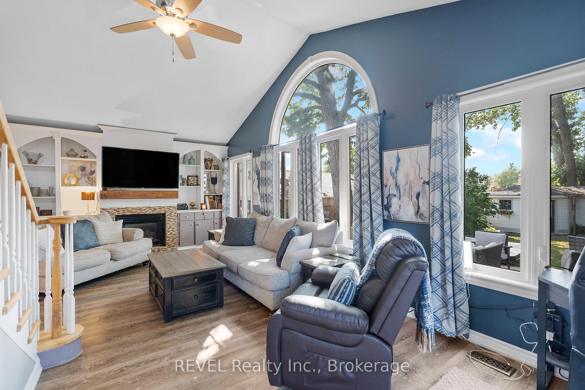 Photo 3 of 6431 Montrose Road, Niagara Falls, West Wood — HOMEH