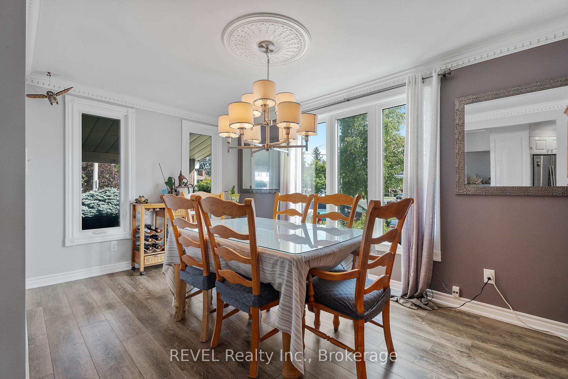 Photo 15 of 6431 Montrose Road, Niagara Falls, West Wood — HOMEH
