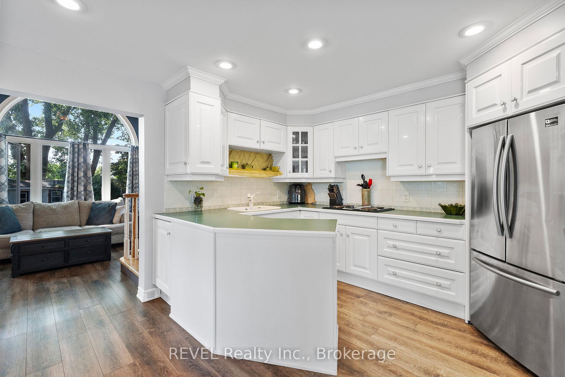 Photo 10 of 6431 Montrose Road, Niagara Falls, West Wood — HOMEH