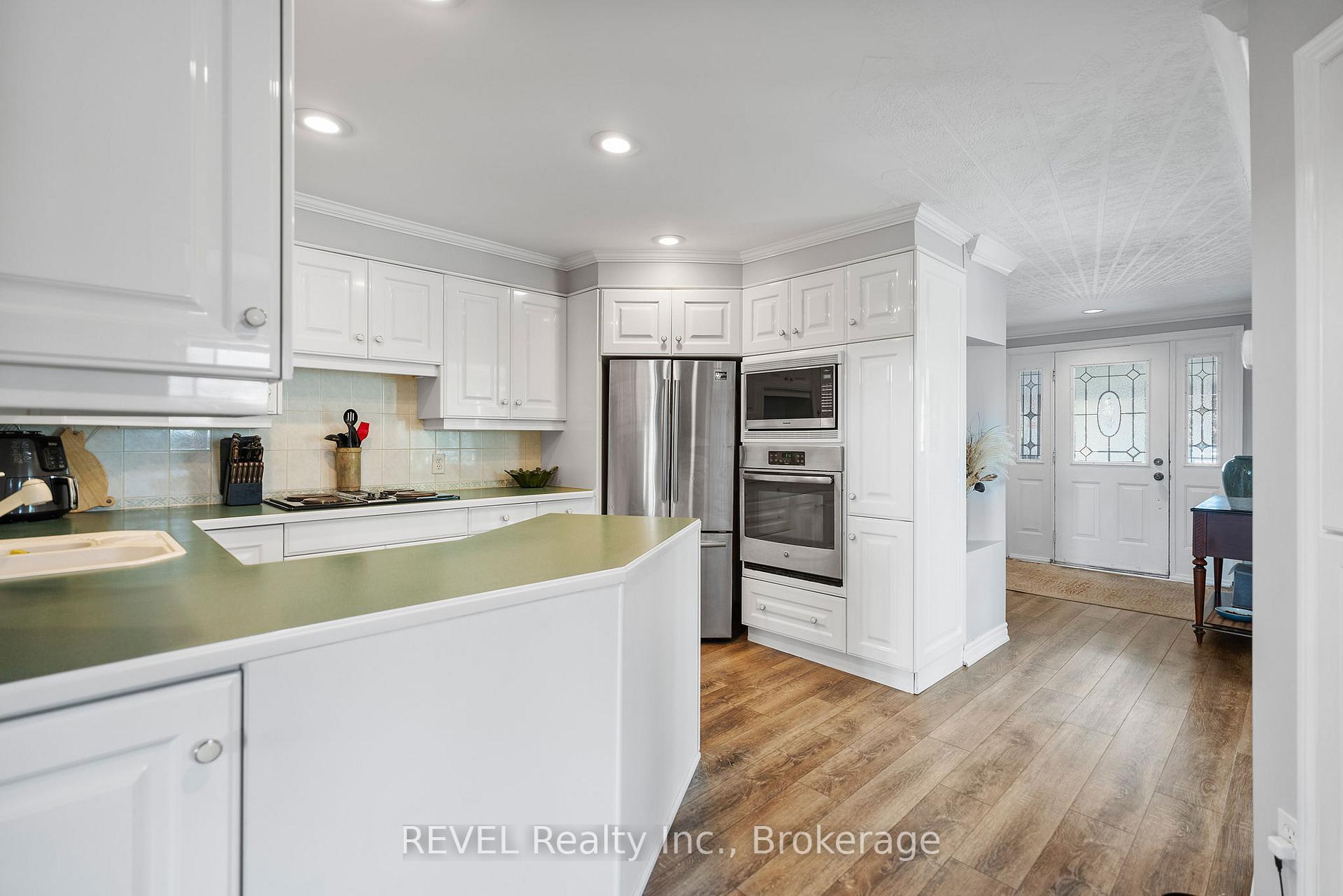 Photo 5 of 6431 Montrose Road, Niagara Falls, West Wood — HOMEH