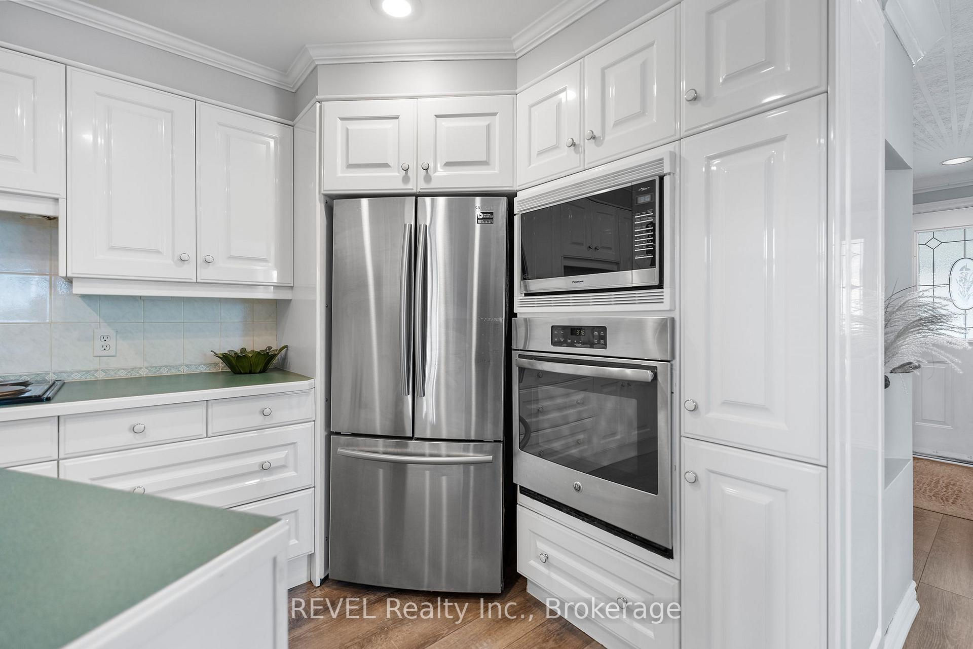 Photo 9 of 6431 Montrose Road, Niagara Falls, West Wood — HOMEH