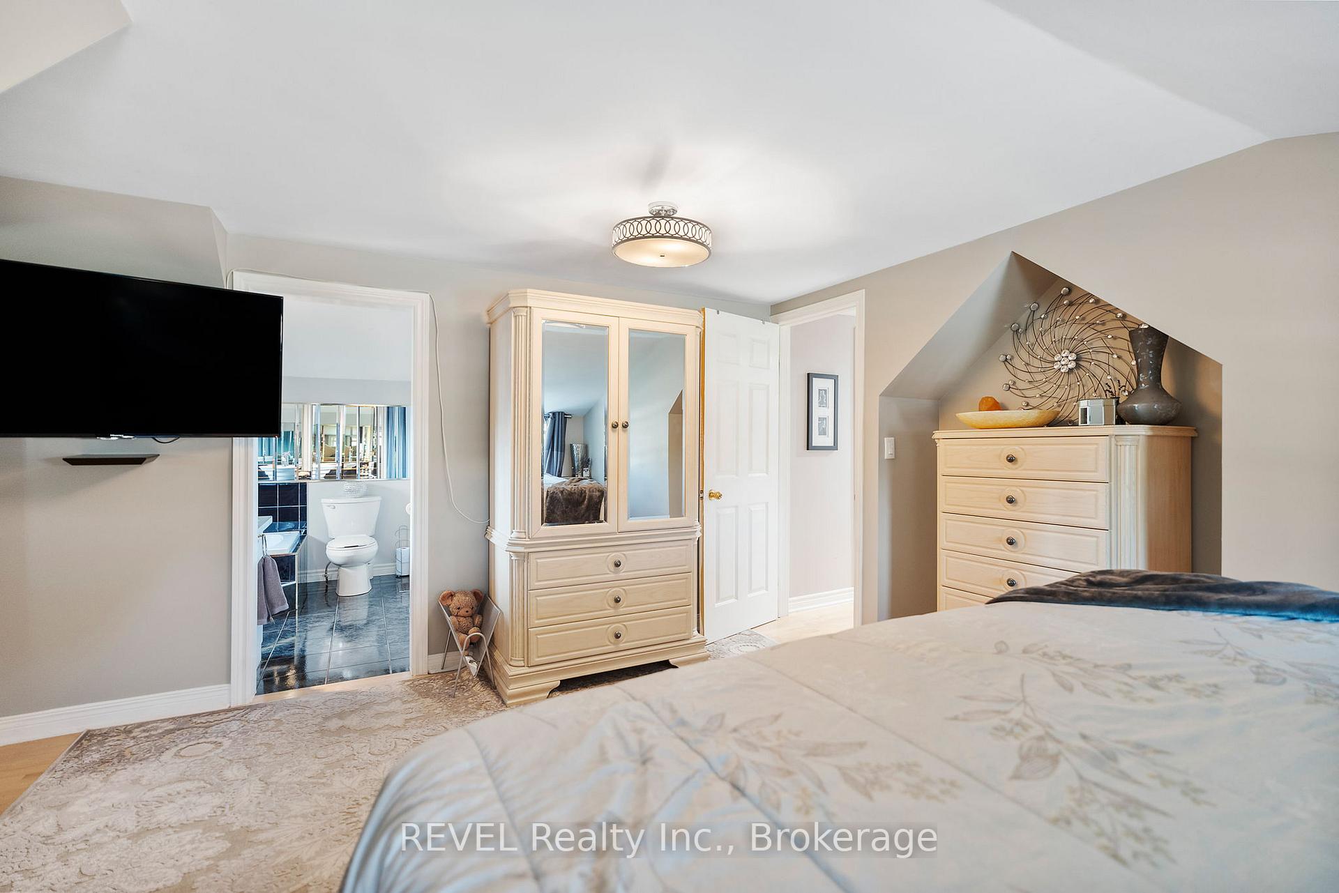Photo 11 of 6431 Montrose Road, Niagara Falls, West Wood — HOMEH
