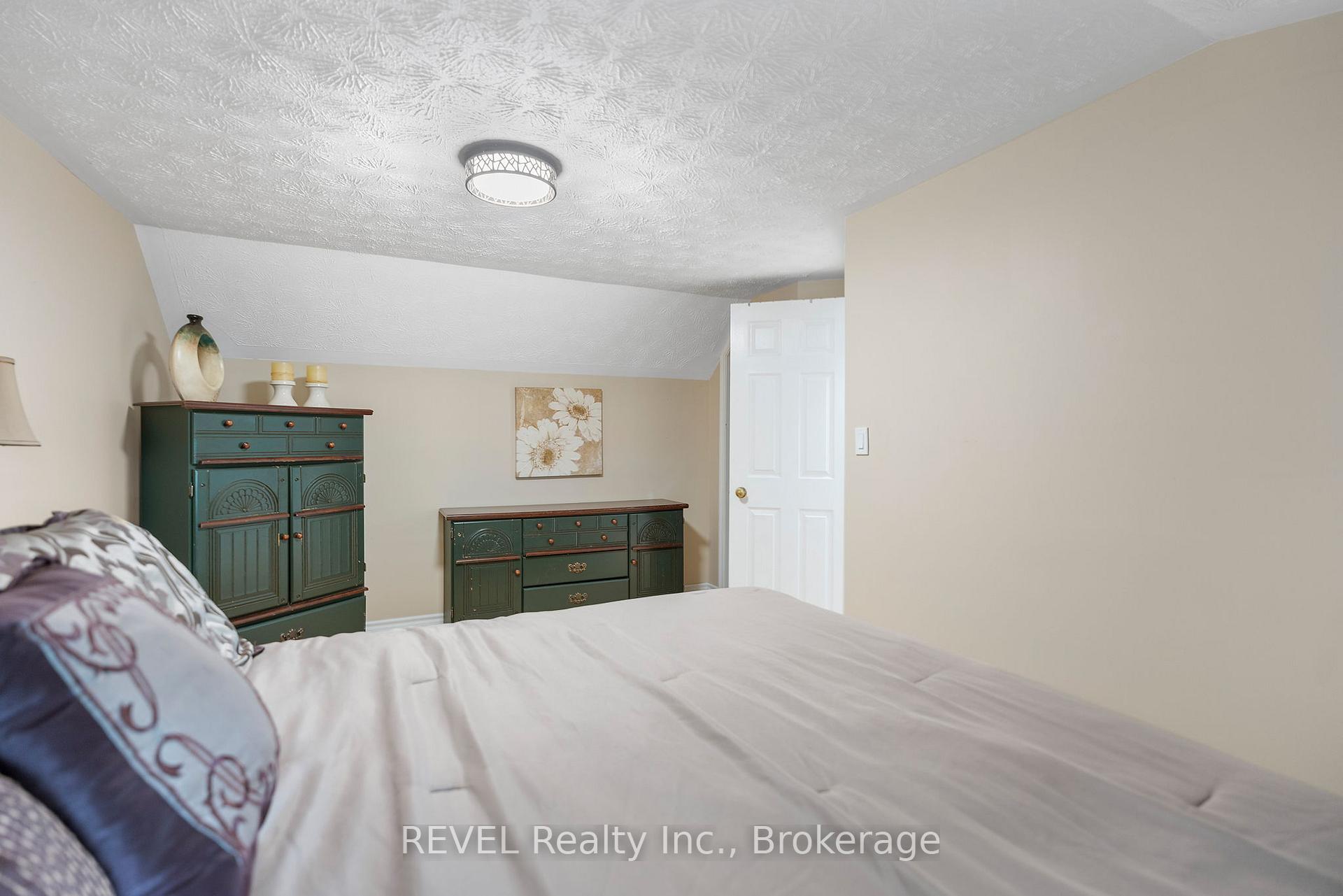 Photo 29 of 6431 Montrose Road, Niagara Falls, West Wood — HOMEH