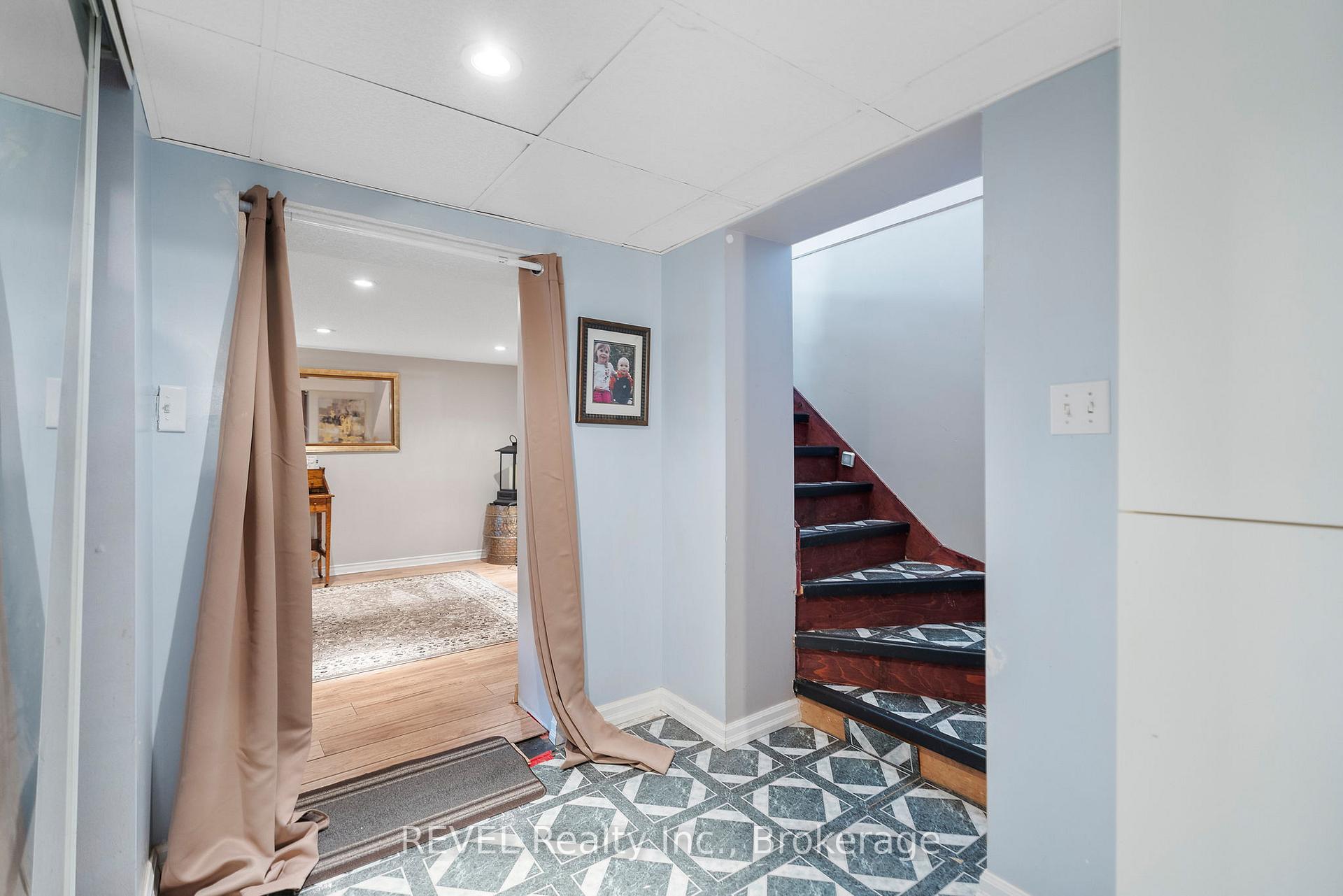 Photo 16 of 6431 Montrose Road, Niagara Falls, West Wood — HOMEH
