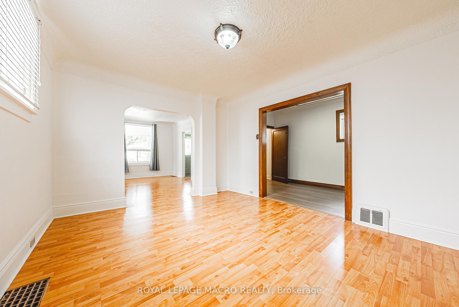 Photo 6 of 168 Britannia Avenue, Hamilton, Crown Point — HOMEH