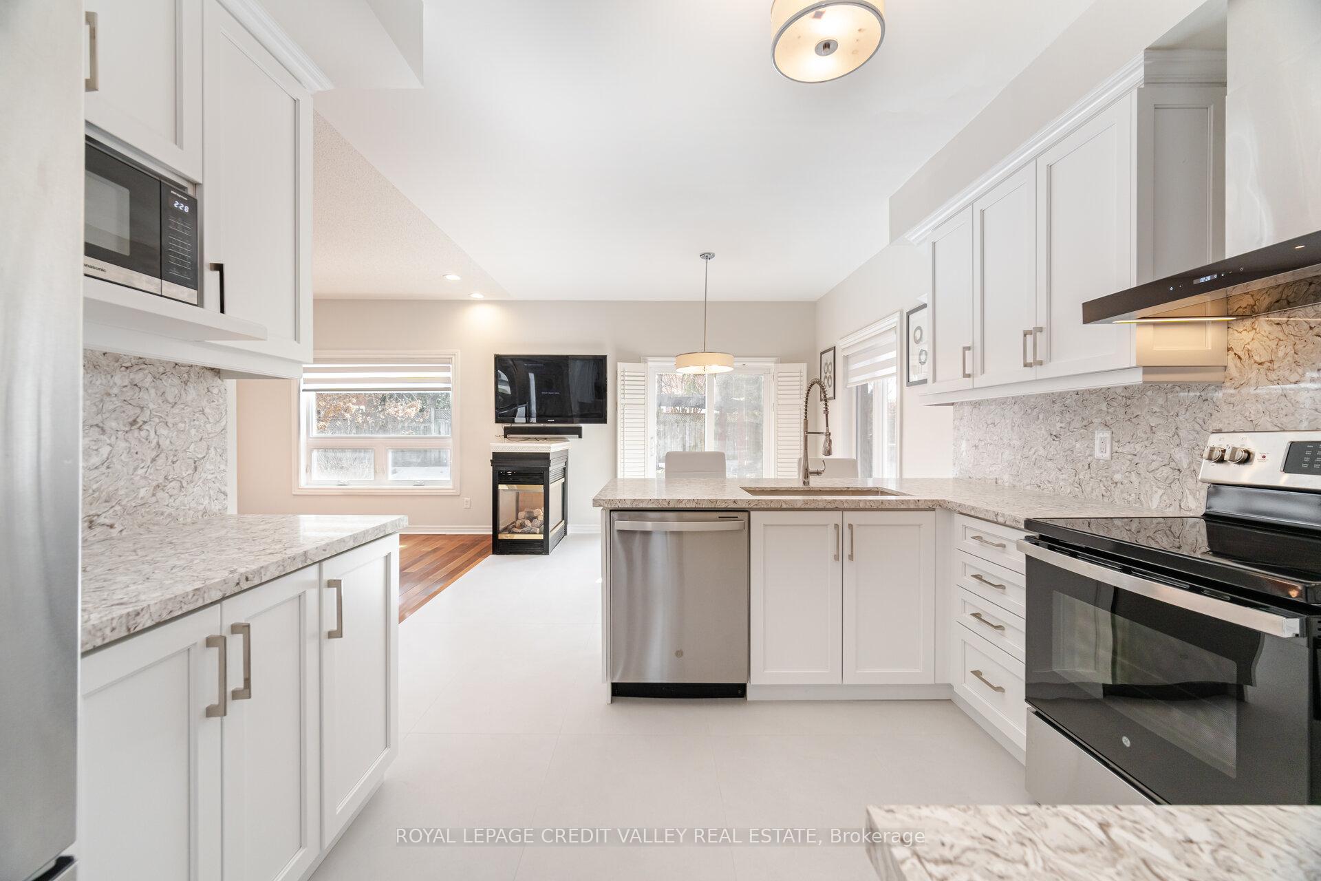 Photo 2 of 32 Pinebrook Circle, Caledon, Rural Caledon — HOMEH