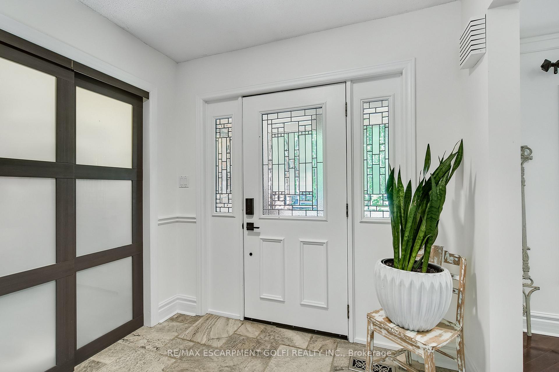 Photo 3 of 268 Appleby Road, Hamilton, Ancaster — HOMEH