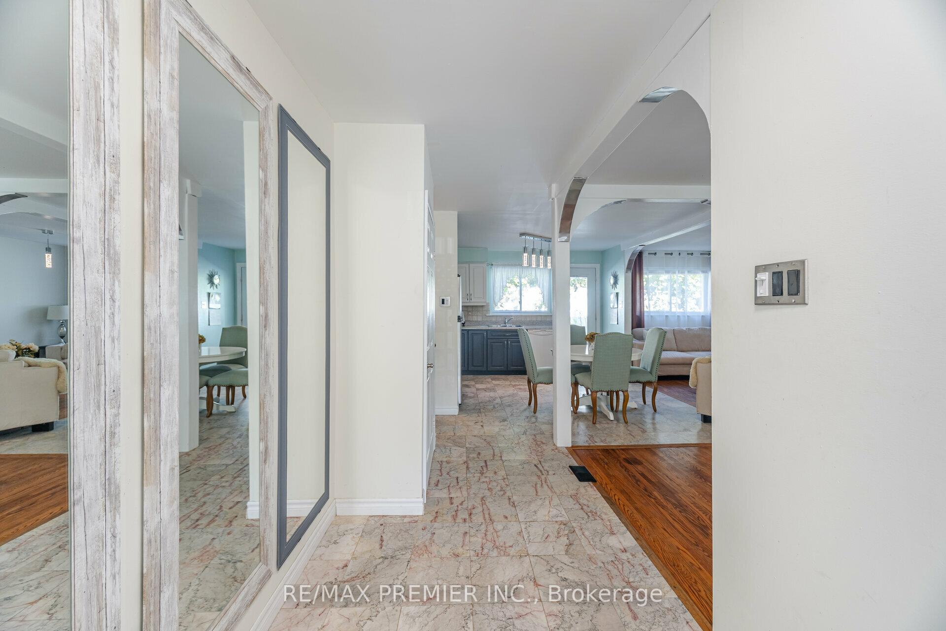 Photo 4 of 164 Avondale Boulevard, Brampton, Avondale — HOMEH