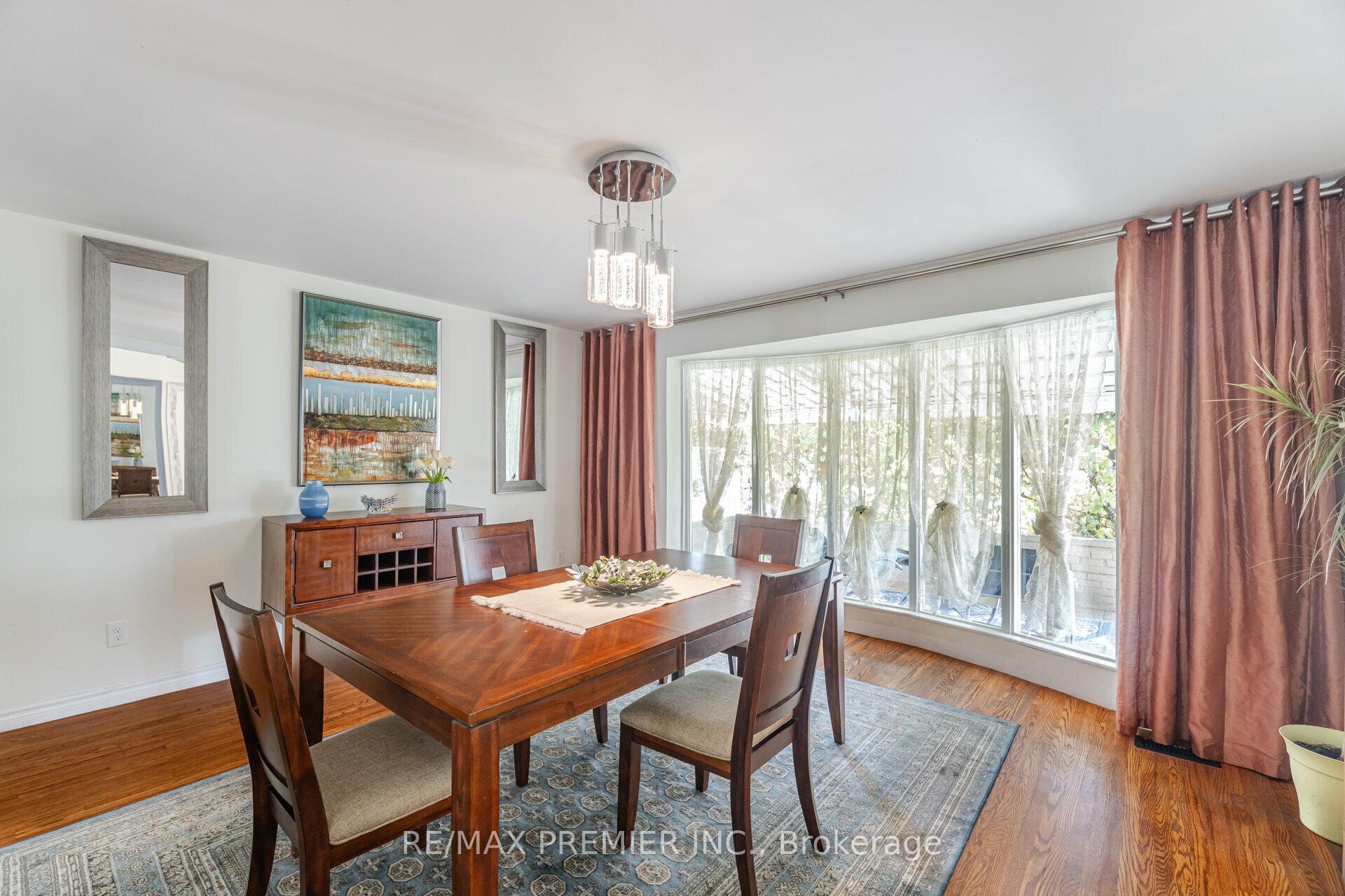 Photo 2 of 164 Avondale Boulevard, Brampton, Avondale — HOMEH