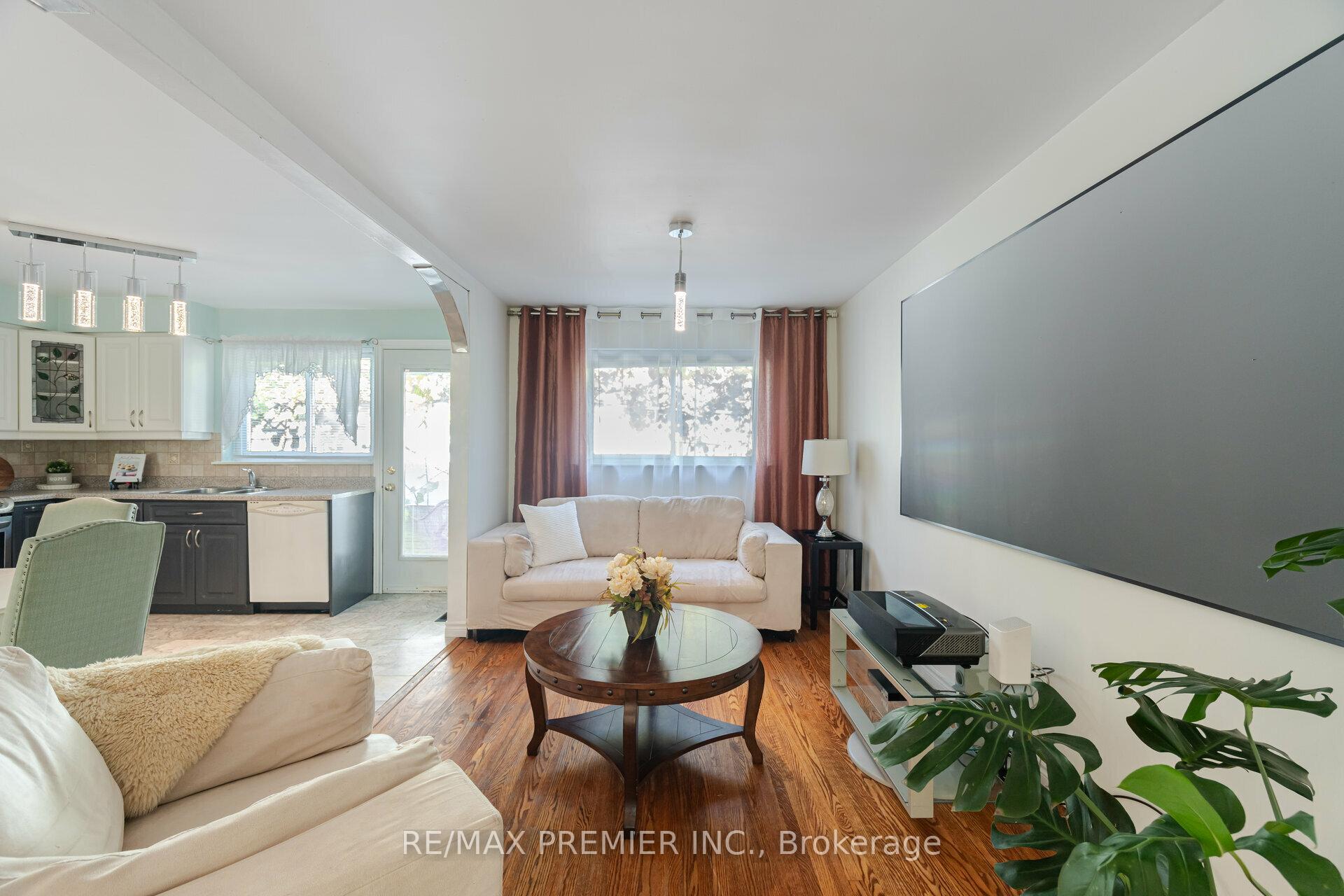Photo 16 of 164 Avondale Boulevard, Brampton, Avondale — HOMEH
