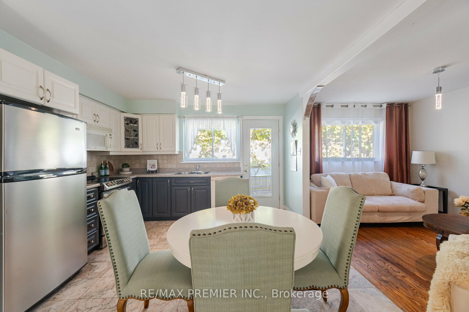 Photo 12 of 164 Avondale Boulevard, Brampton, Avondale — HOMEH