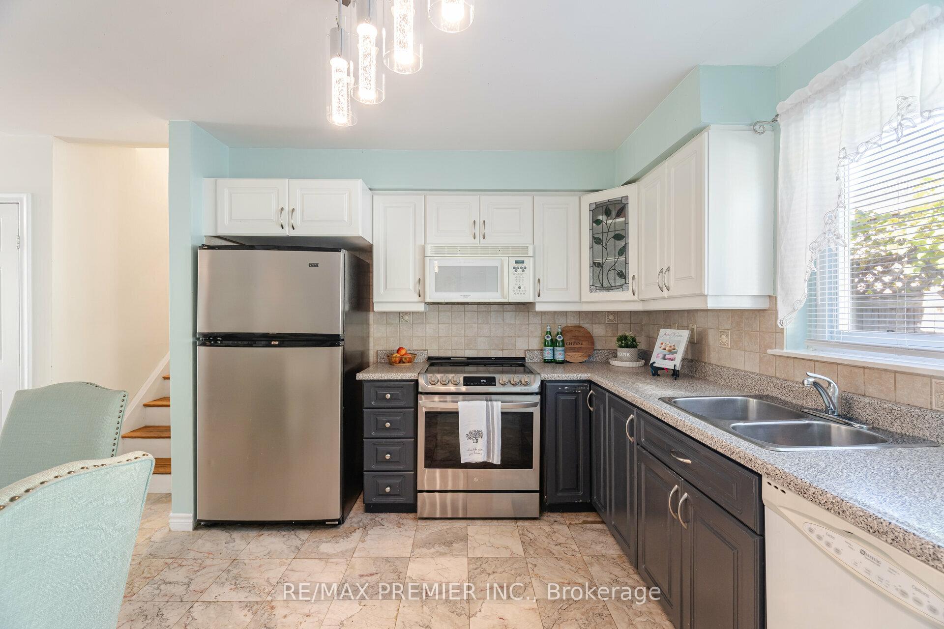 Photo 6 of 164 Avondale Boulevard, Brampton, Avondale — HOMEH