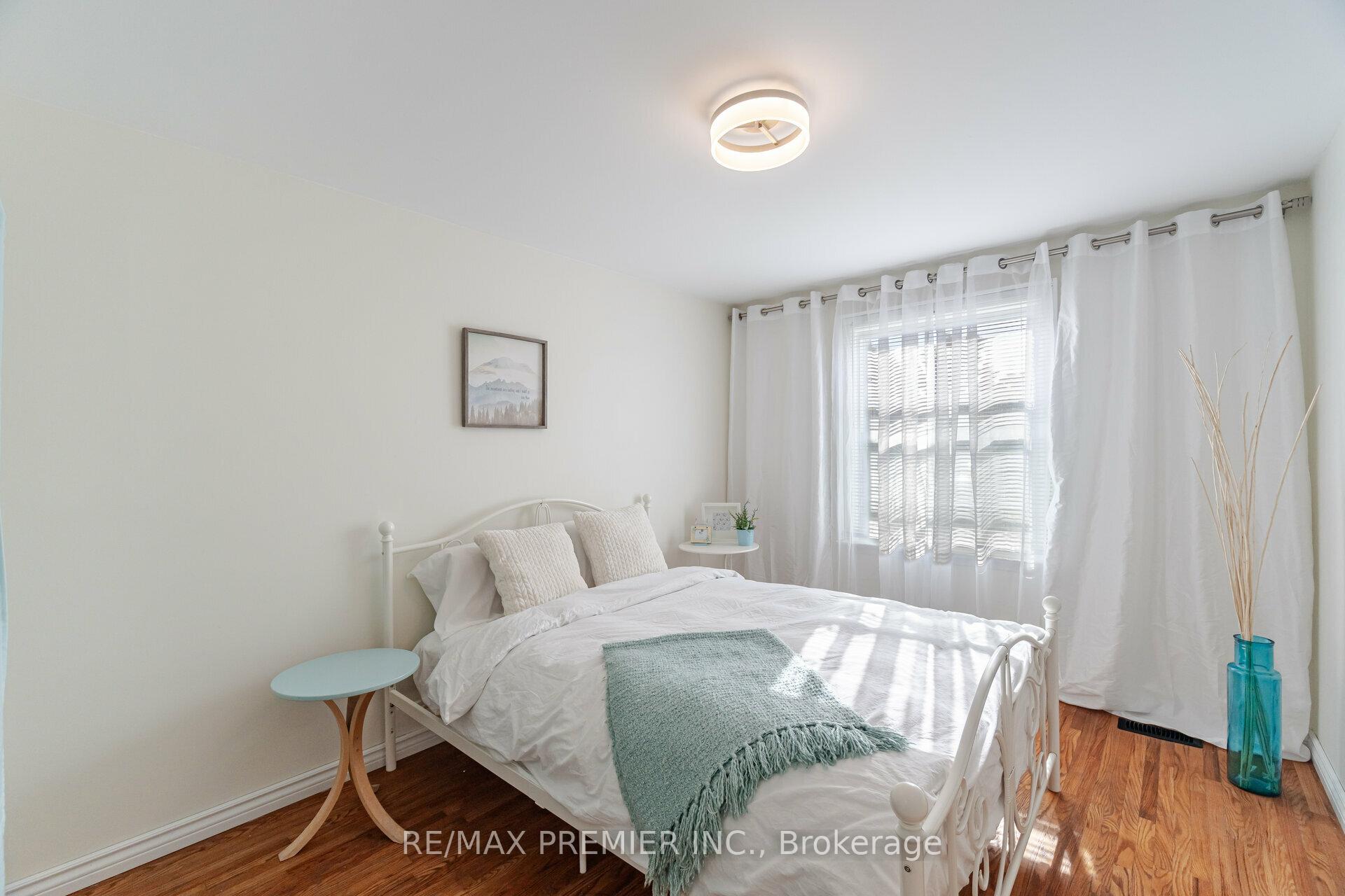 Photo 5 of 164 Avondale Boulevard, Brampton, Avondale — HOMEH