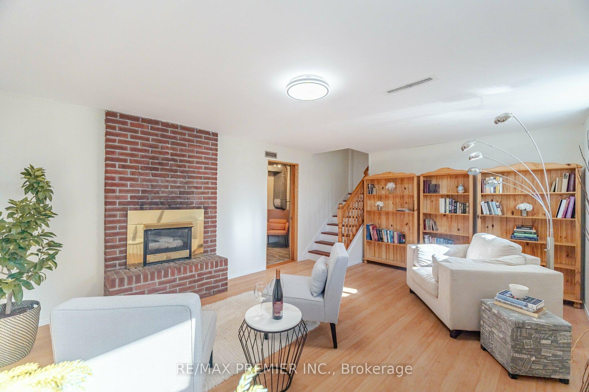 Photo 9 of 164 Avondale Boulevard, Brampton, Avondale — HOMEH