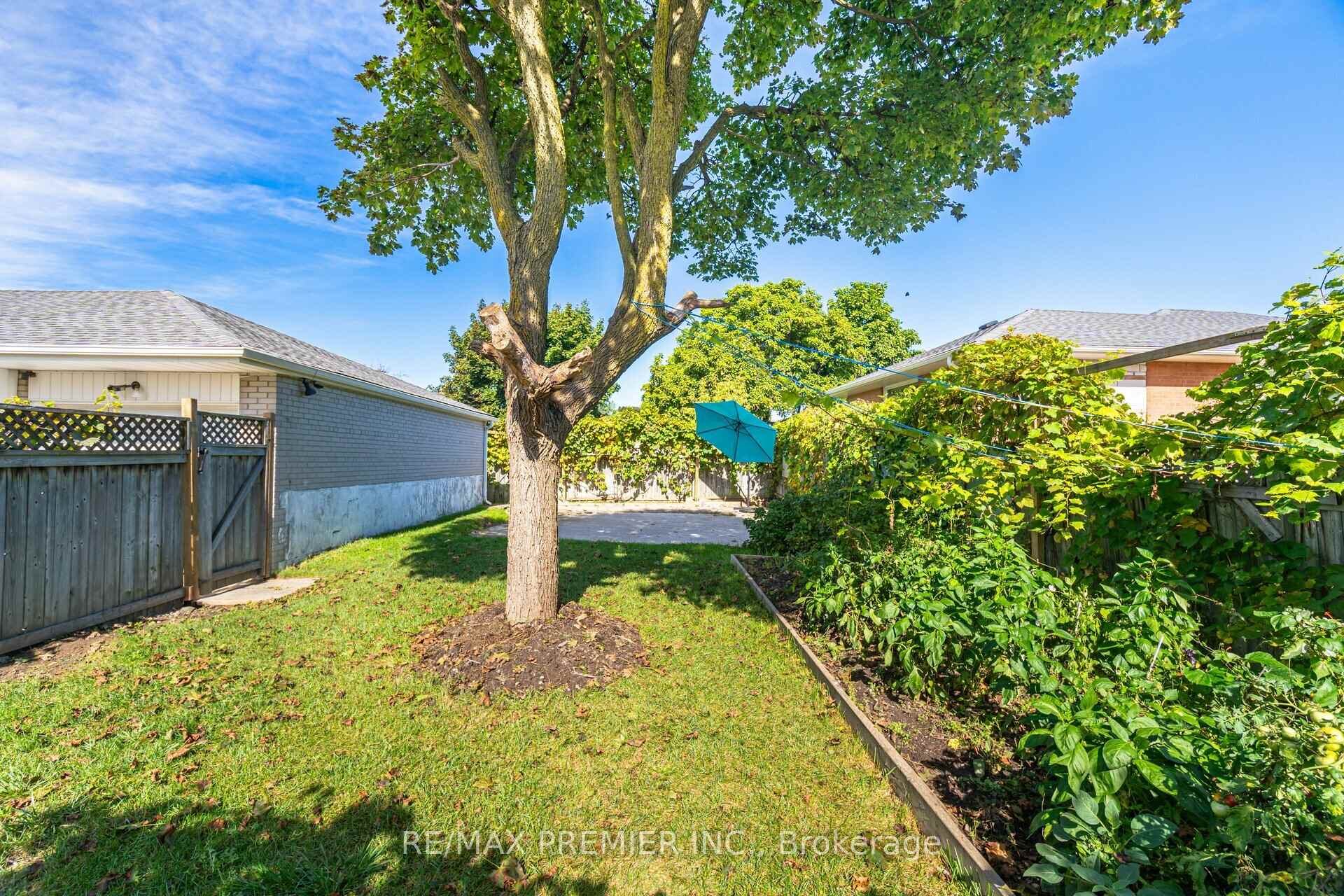 Photo 15 of 164 Avondale Boulevard, Brampton, Avondale — HOMEH